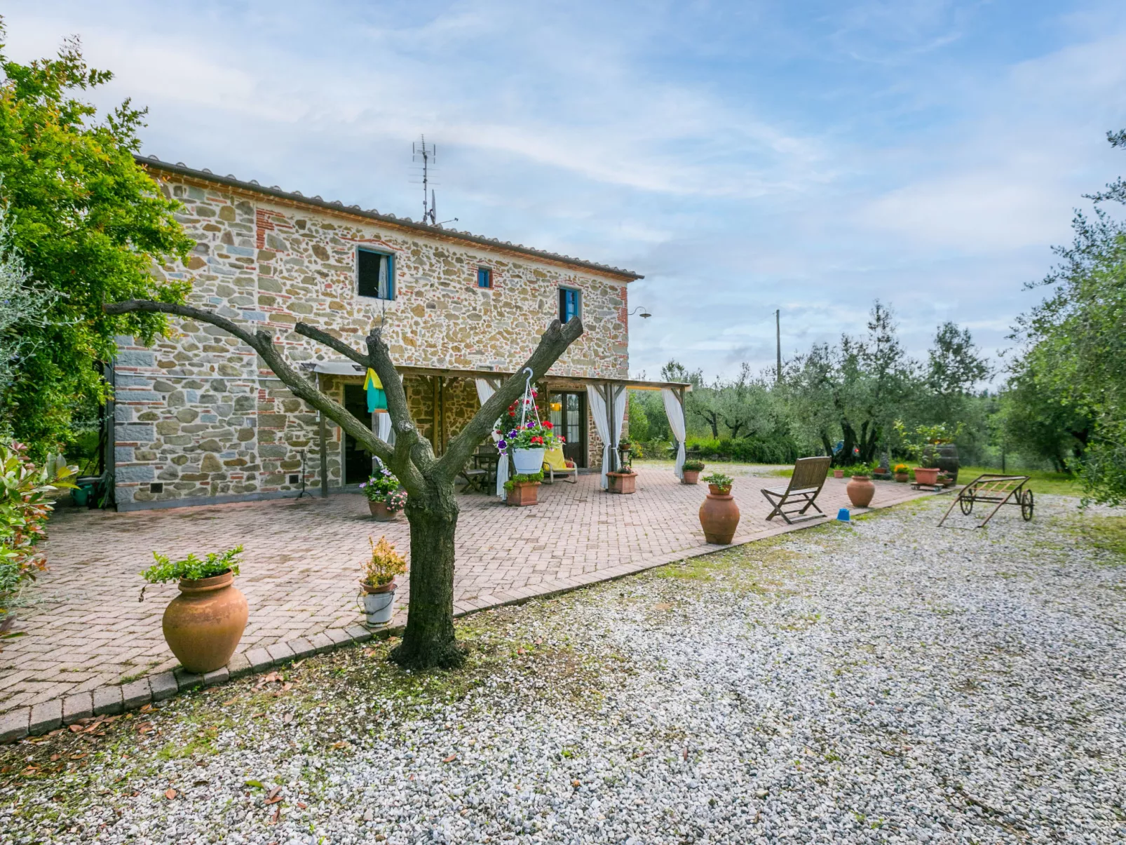 La Casina-Outside