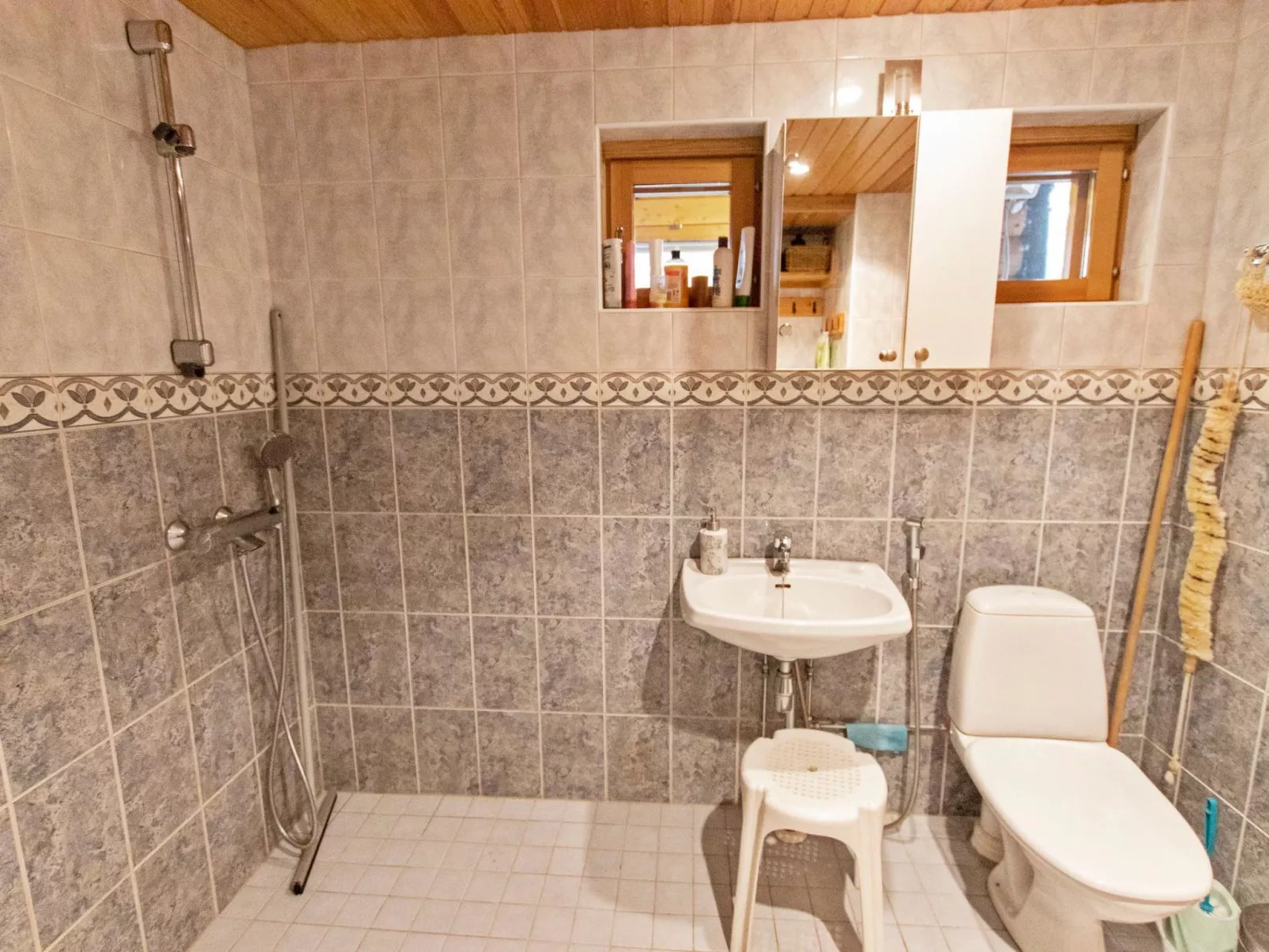 Tievanlaita 10-Inside