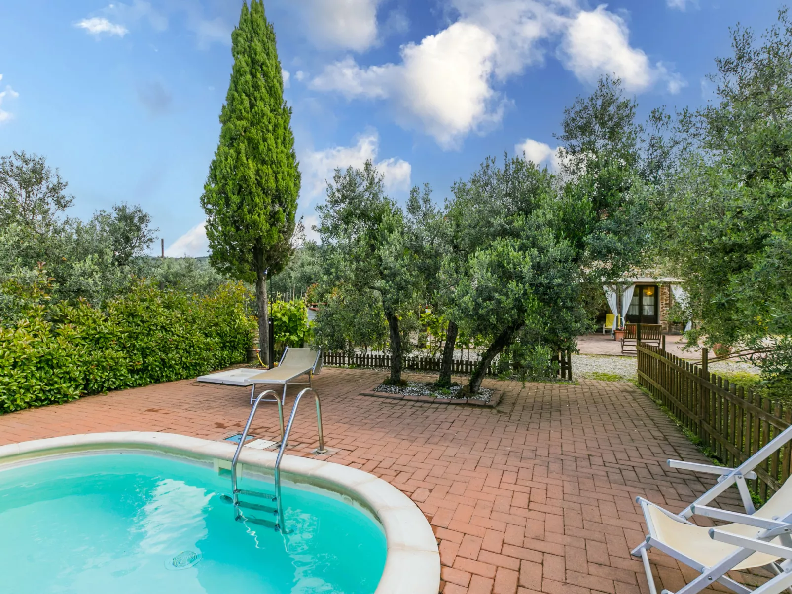 La Casina-Outside