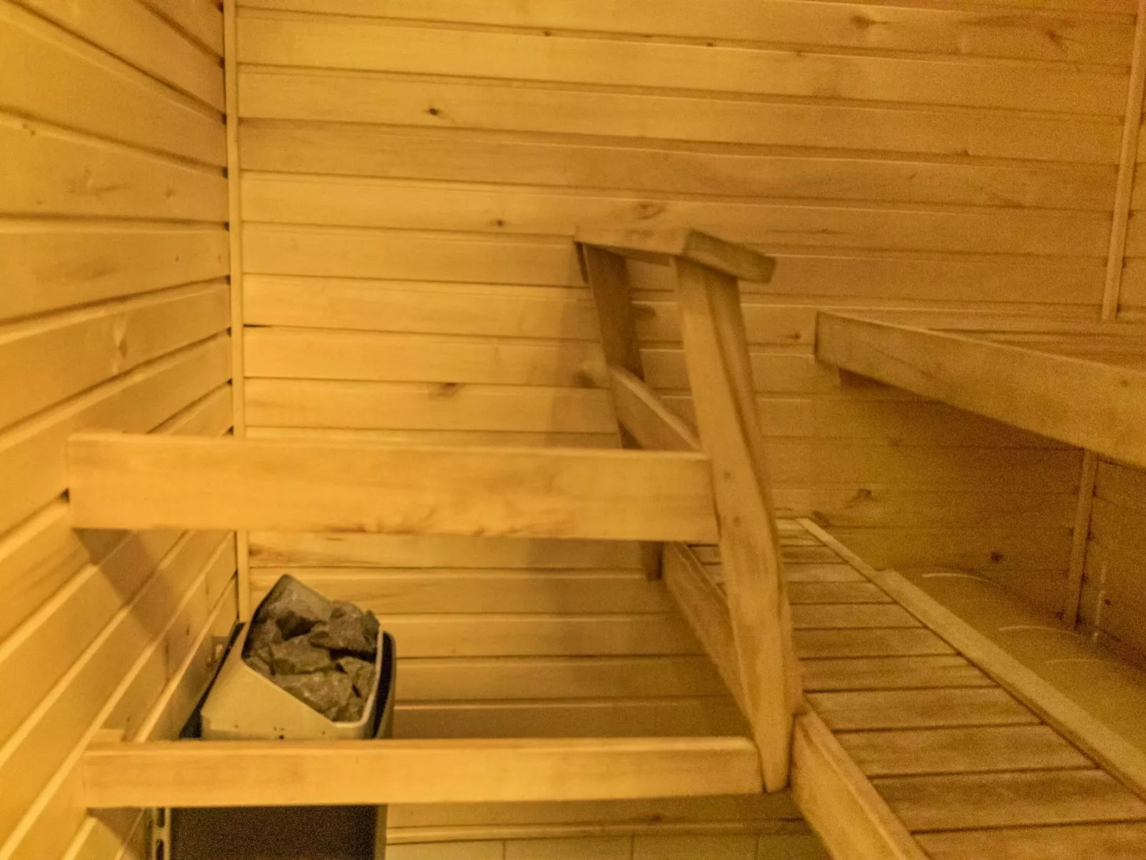 Jahtikaltio 2-Dedans