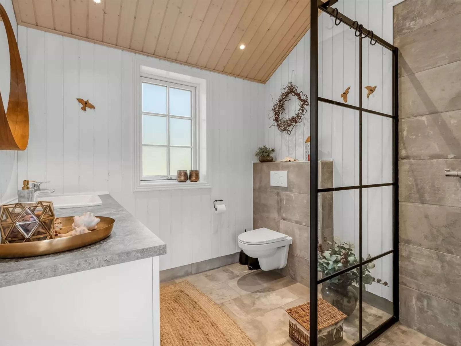 "Blek" - 2.8km from the sea-Inside