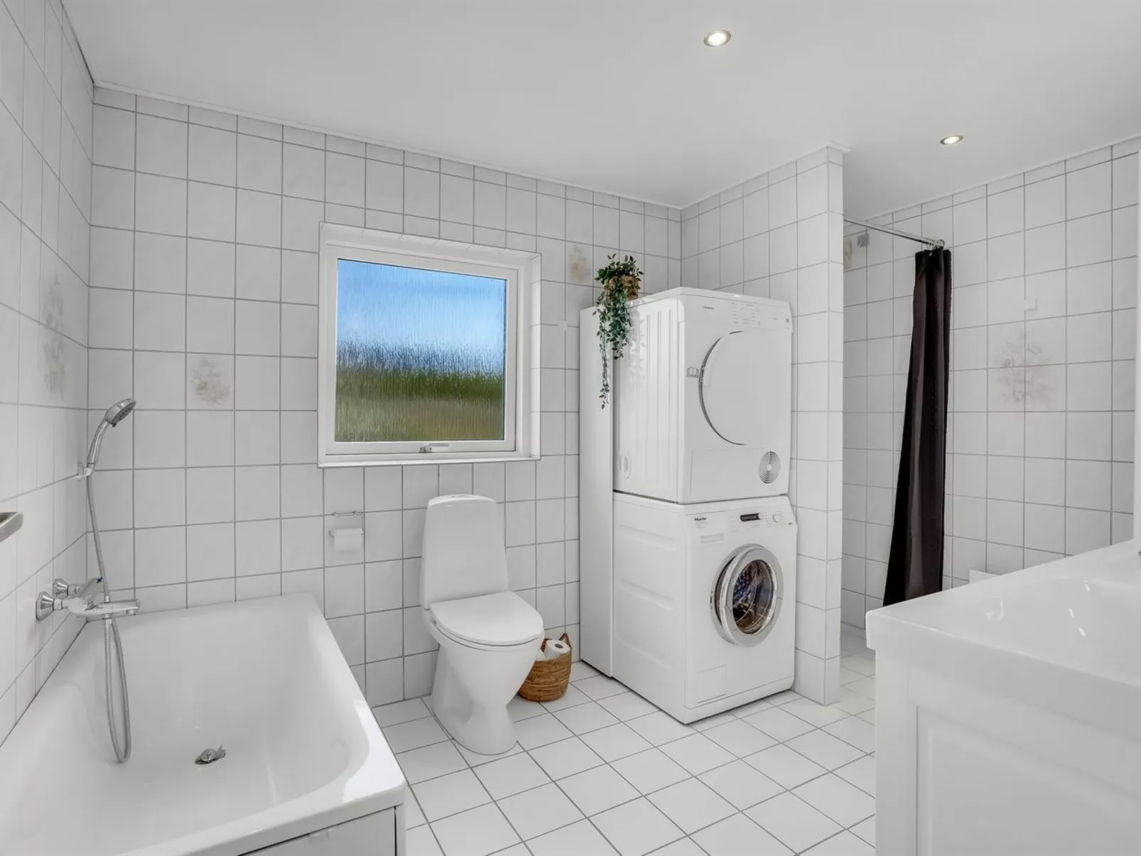 "Hane" - 750m from the sea-Inside