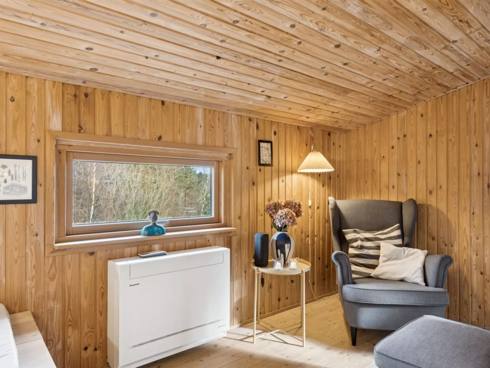 "Gunward" - 3km from the sea-Inside