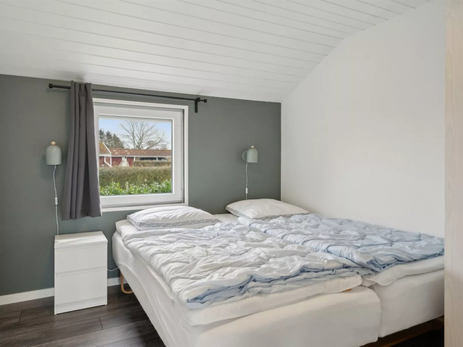 "Akira" - 250m from the sea-Inside