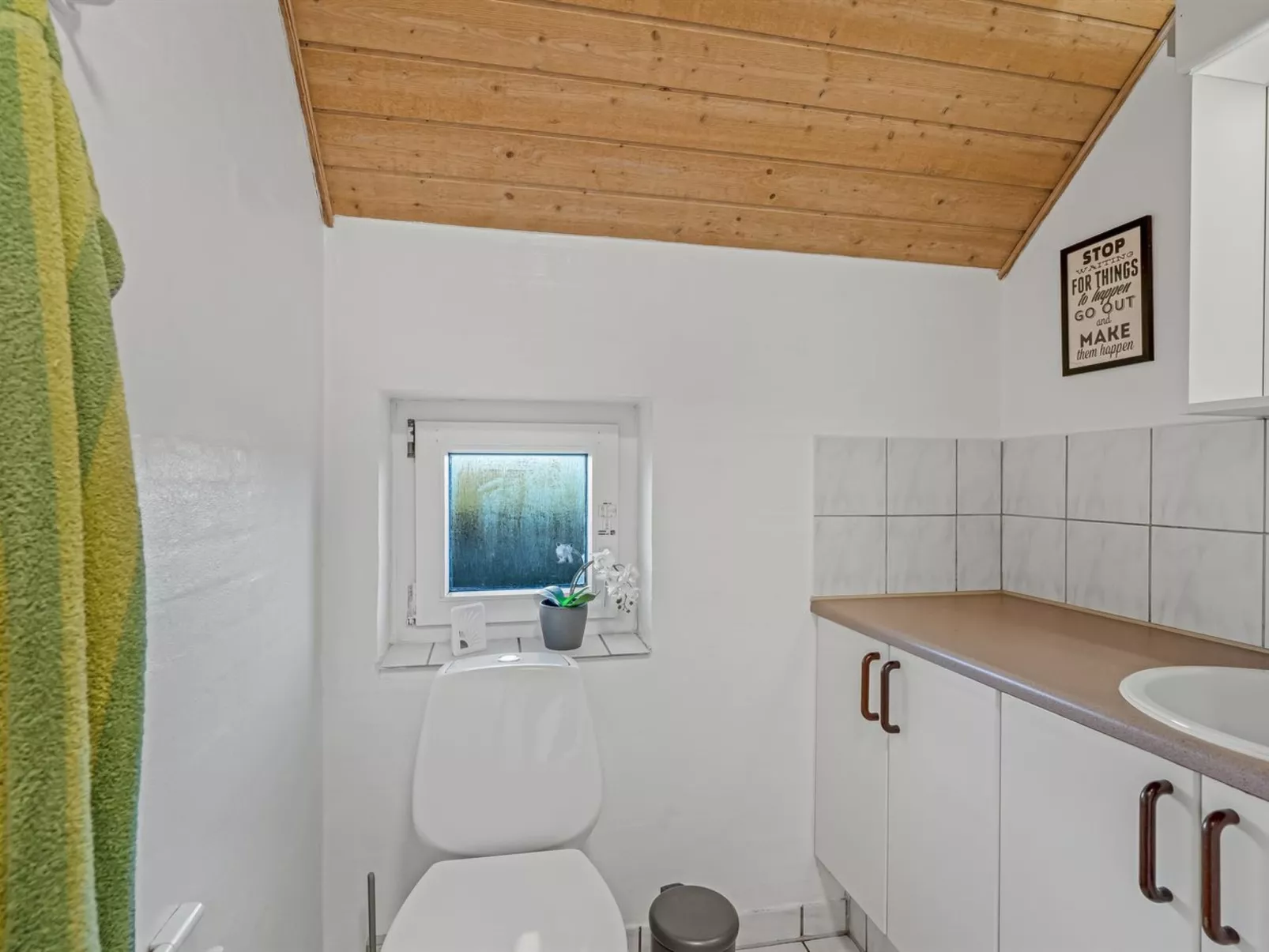 "Nikolce" - 300m to the fjord-Drinnen