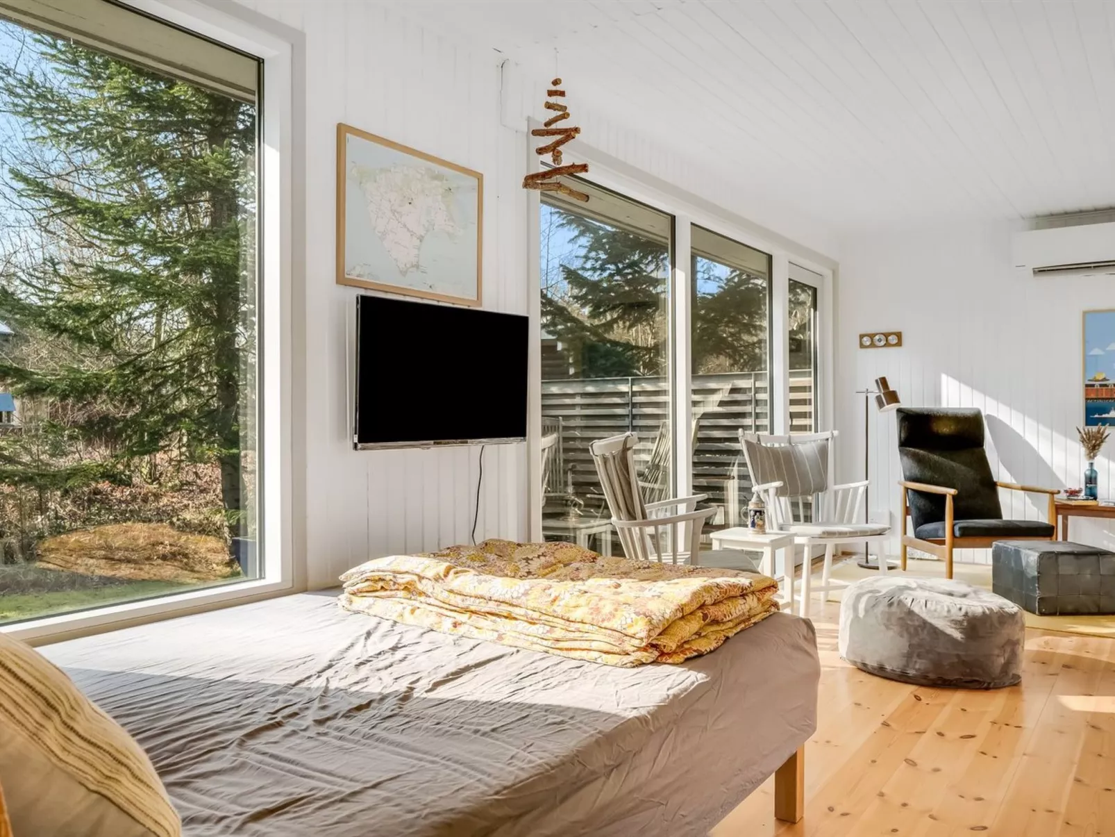 "Elisabete" - 200m to the fjord-Inside