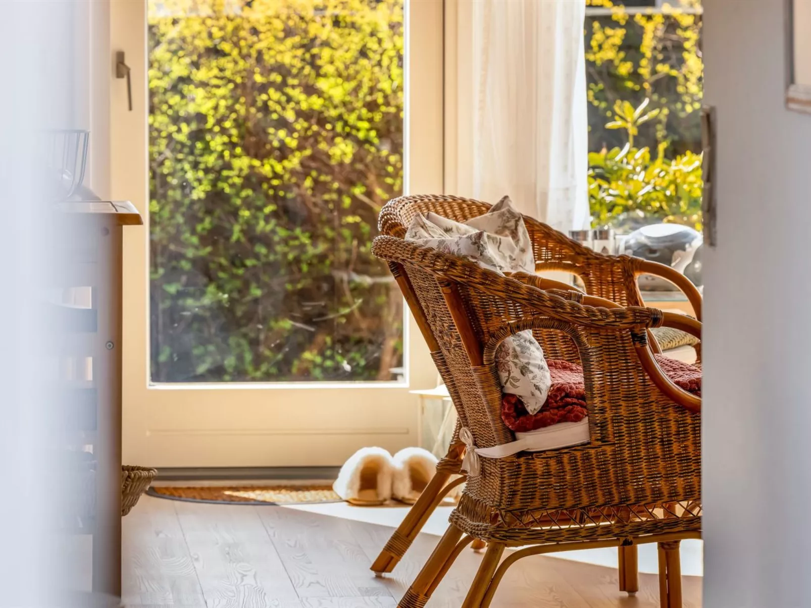 "Bara" -  from the sea-Drinnen