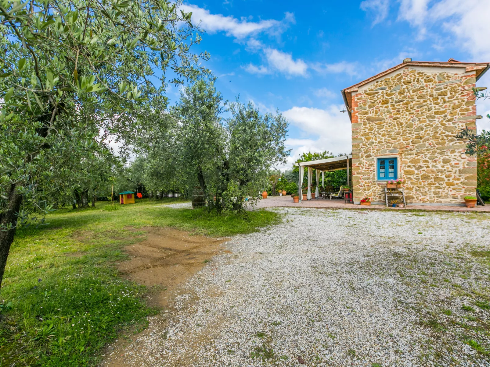 La Casina-Outside