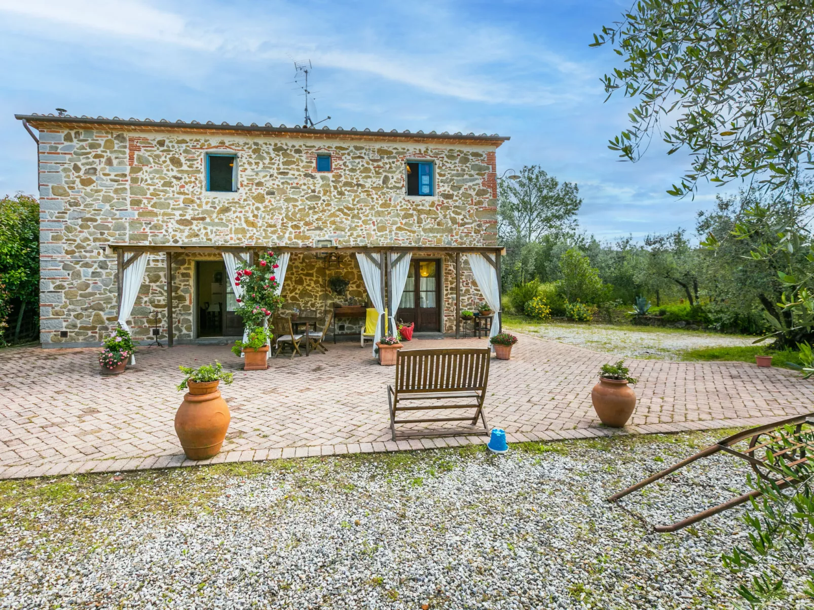 La Casina-Outside