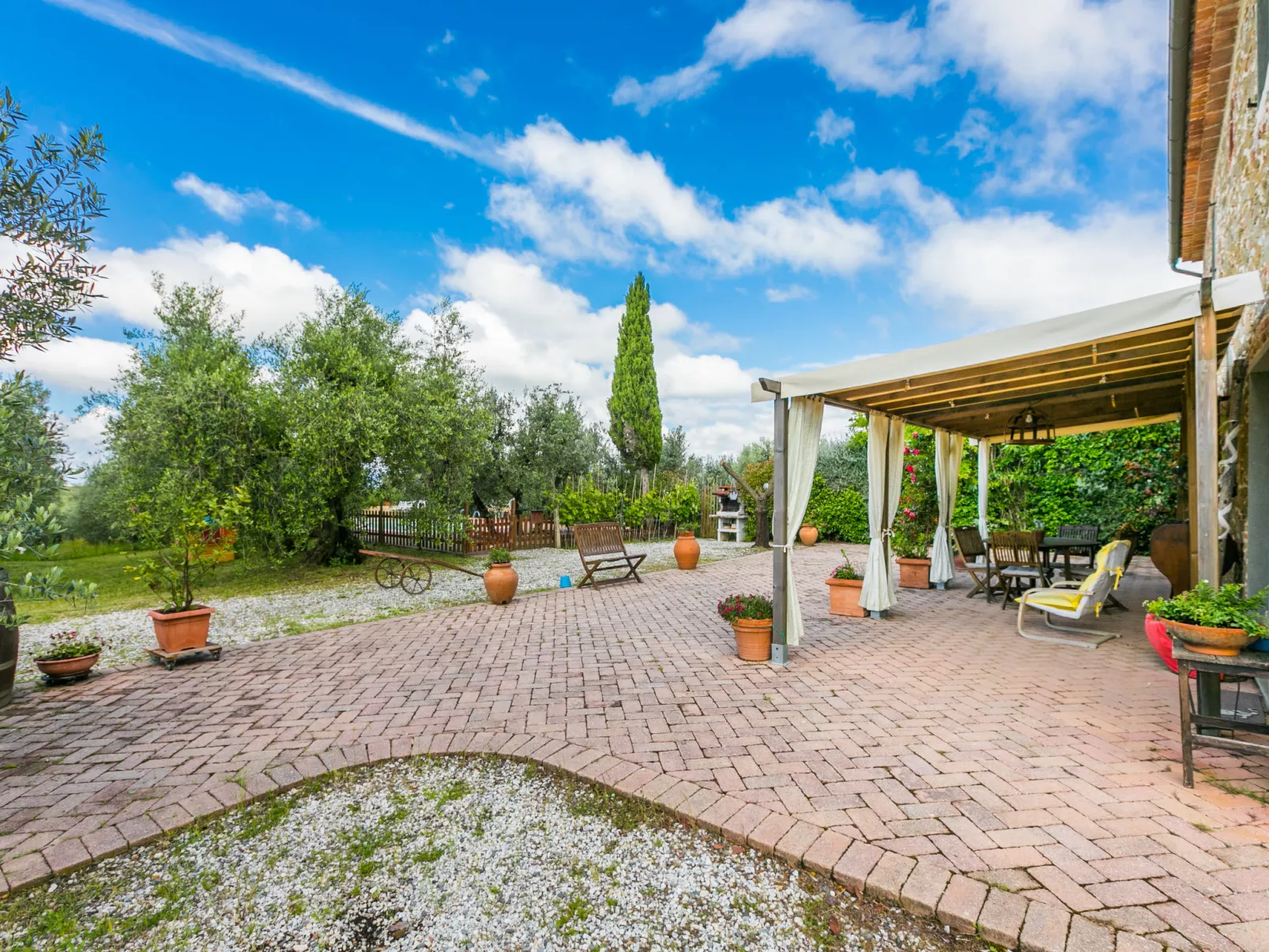 La Casina-Outside