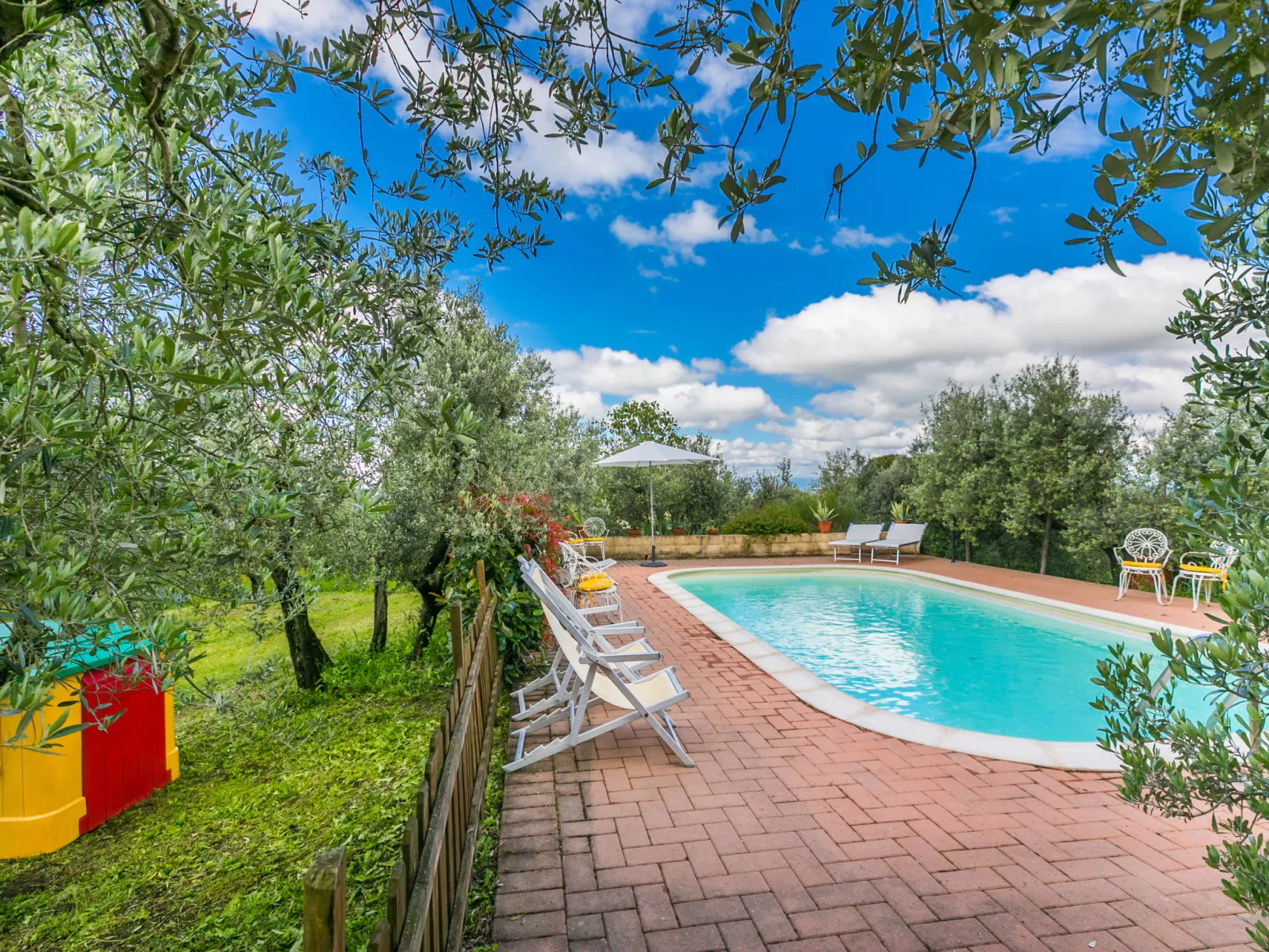 La Casina-Outside