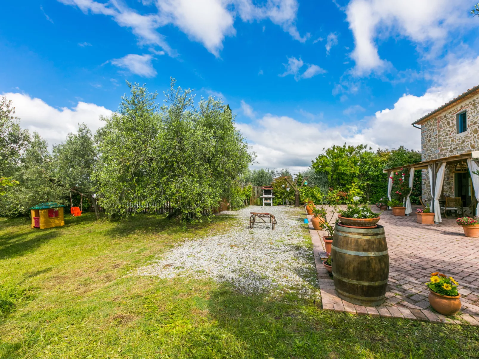 La Casina-Outside