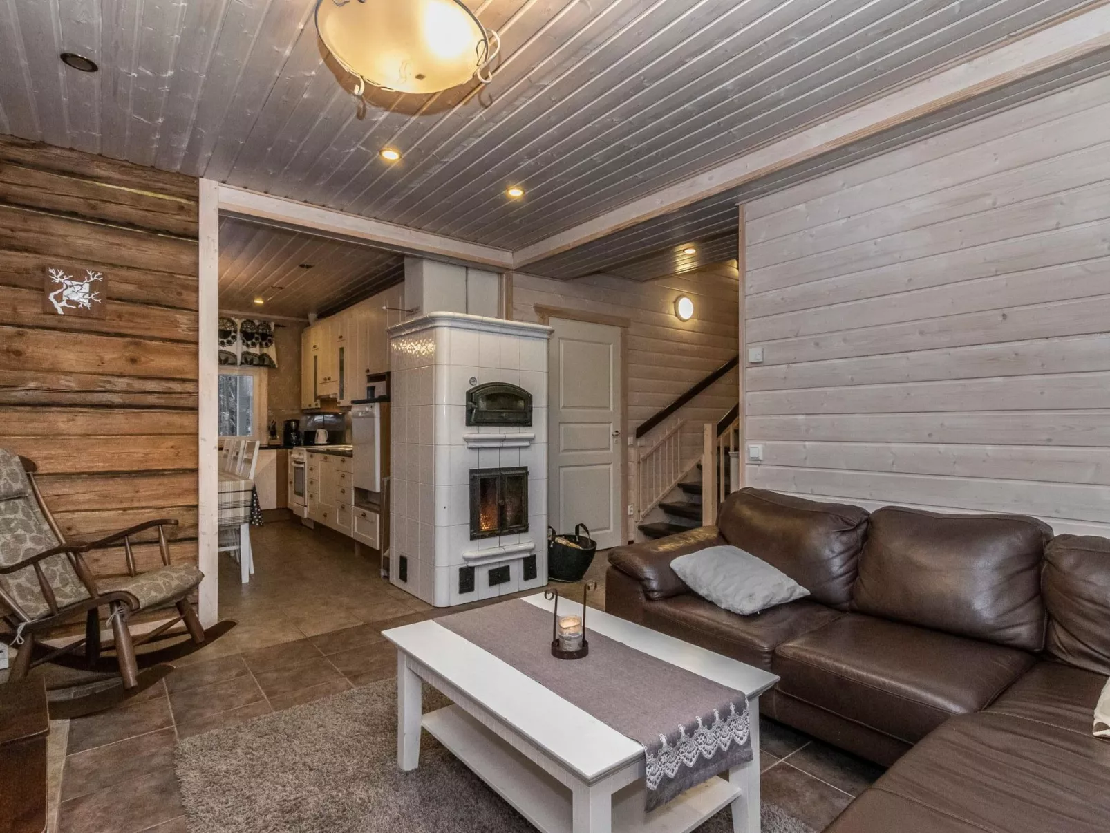 Eemilin huvila-Dedans