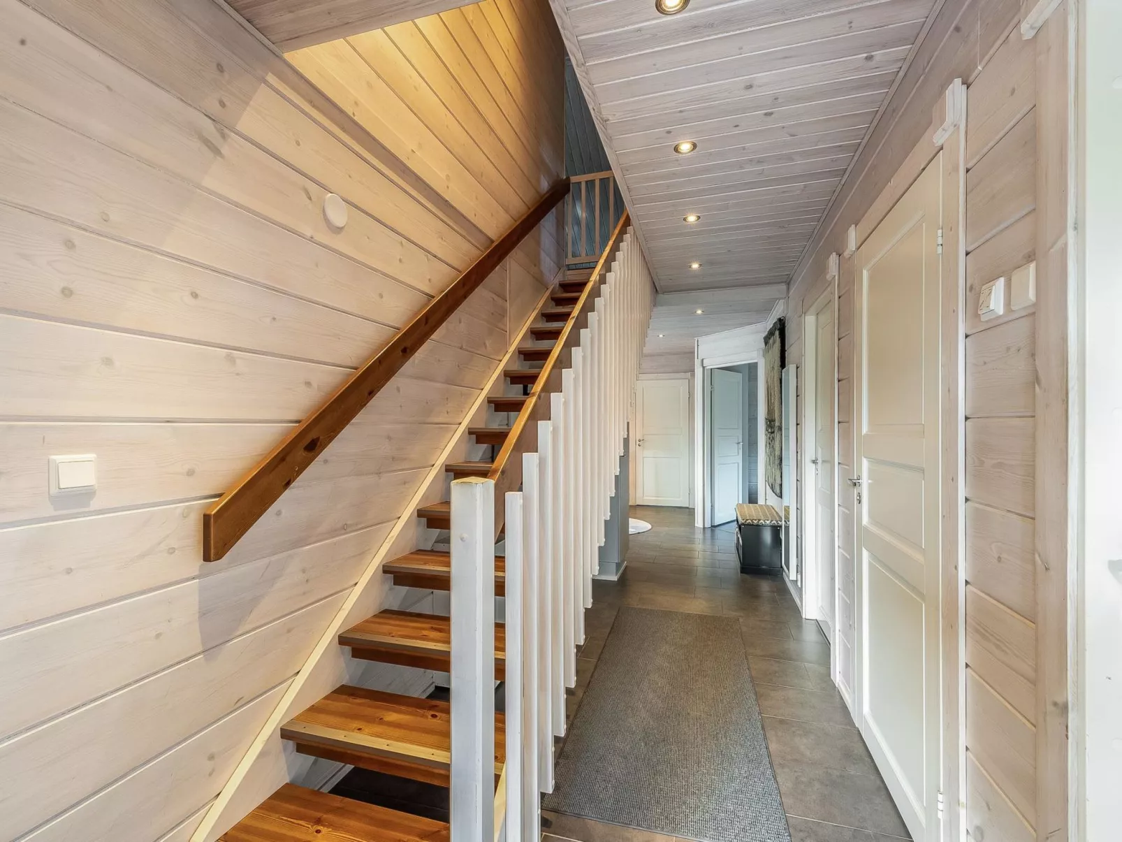 Lapinukonkäännös-Dedans