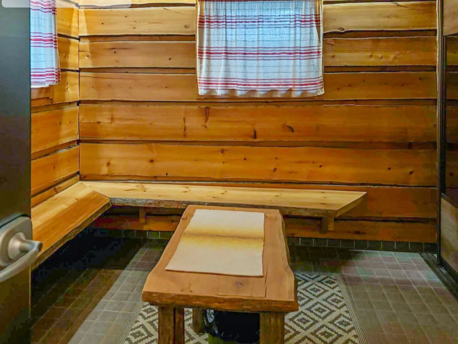 Domnan pirtti-Inside