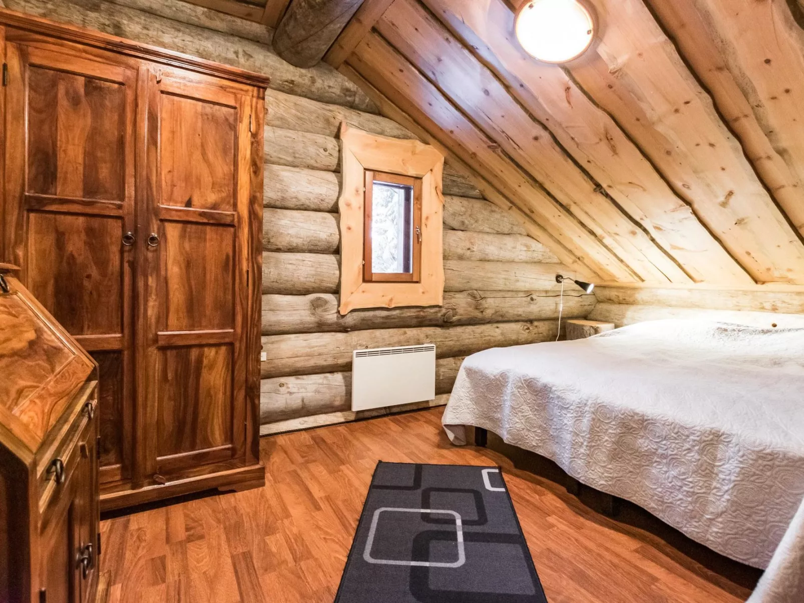 Eräkorven kelotupa-Dedans