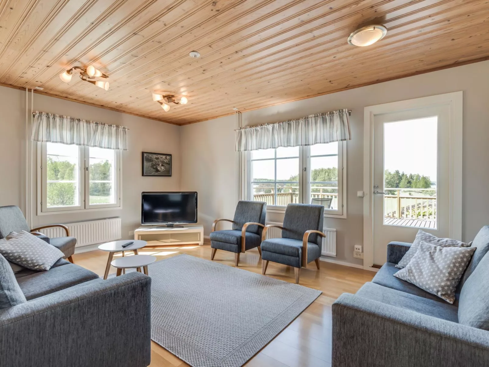 Villa pääsky-Drinnen