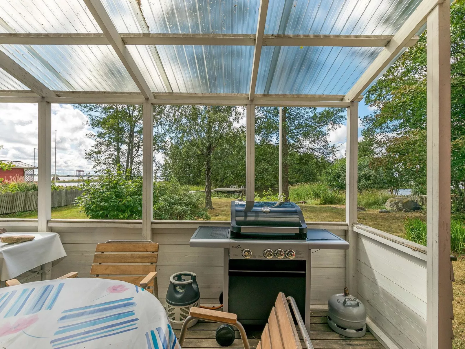 Lampaluodon punainen tupa-Dedans