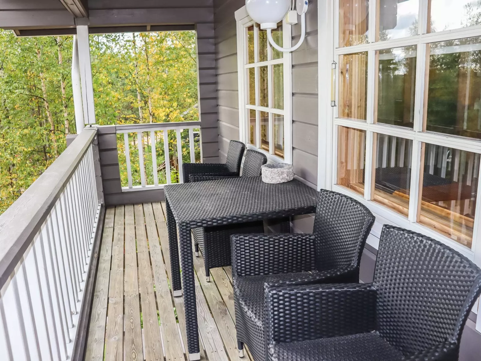 Hallanhelmi a paritalo-Dedans