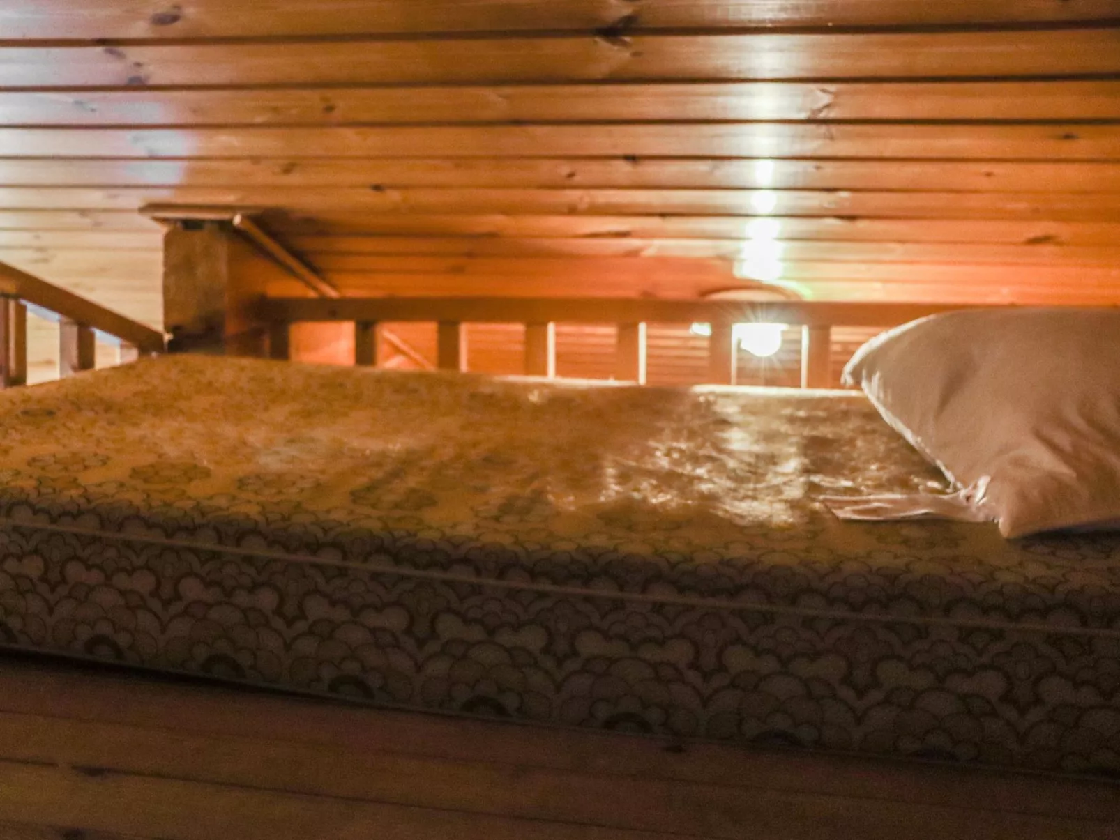 Hyrynpirtti mökki-Dedans