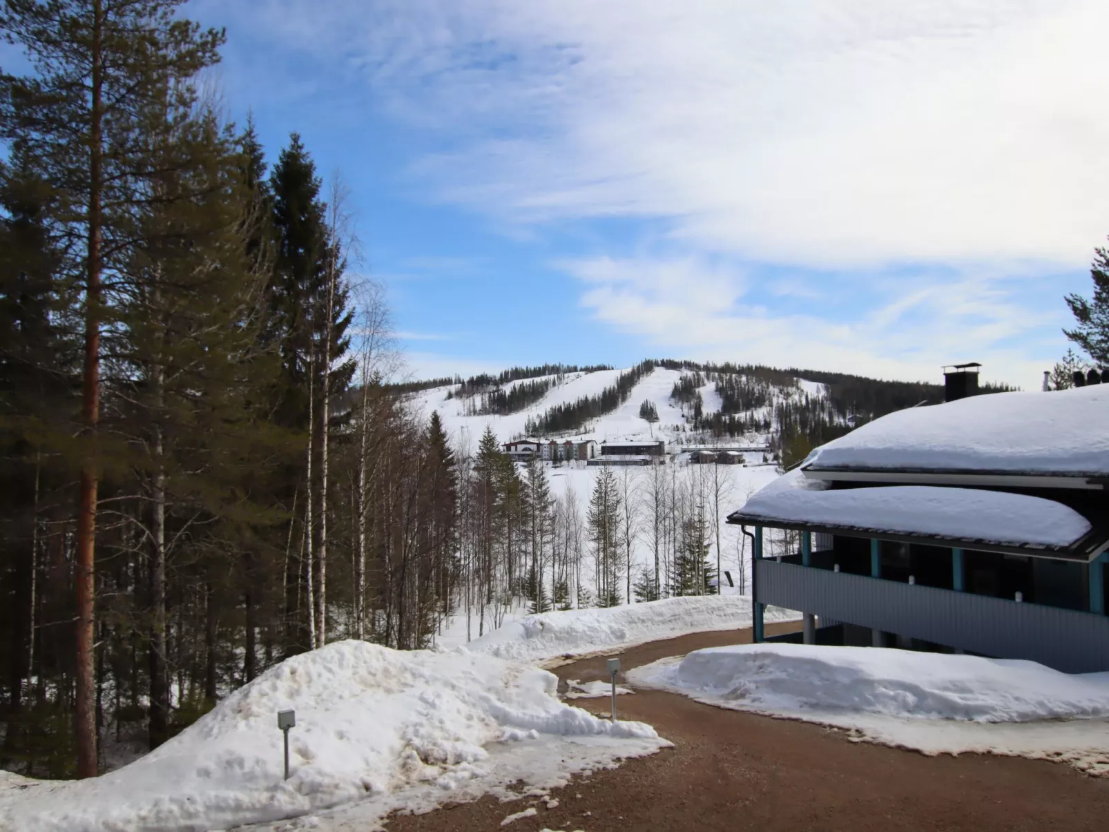 Taukotuli 4 paritalon alakerta-Dedans