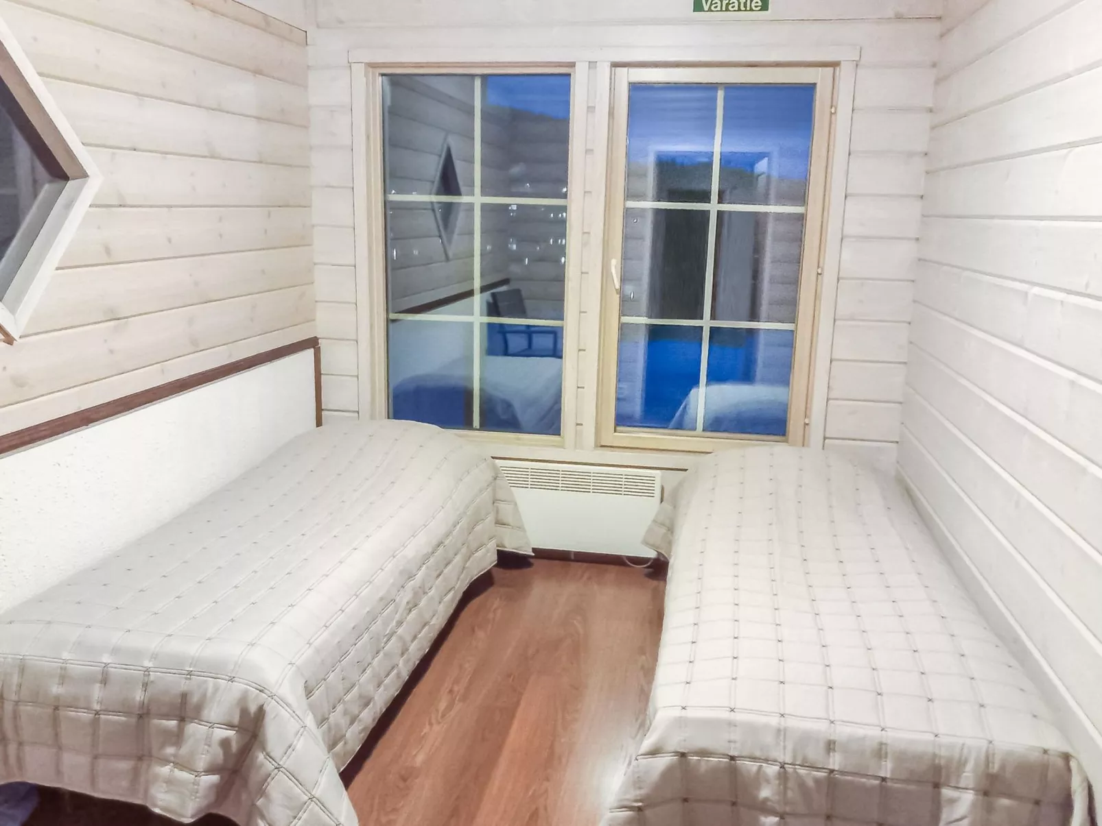 Aurinko-saaga 4 paritalo-Dedans