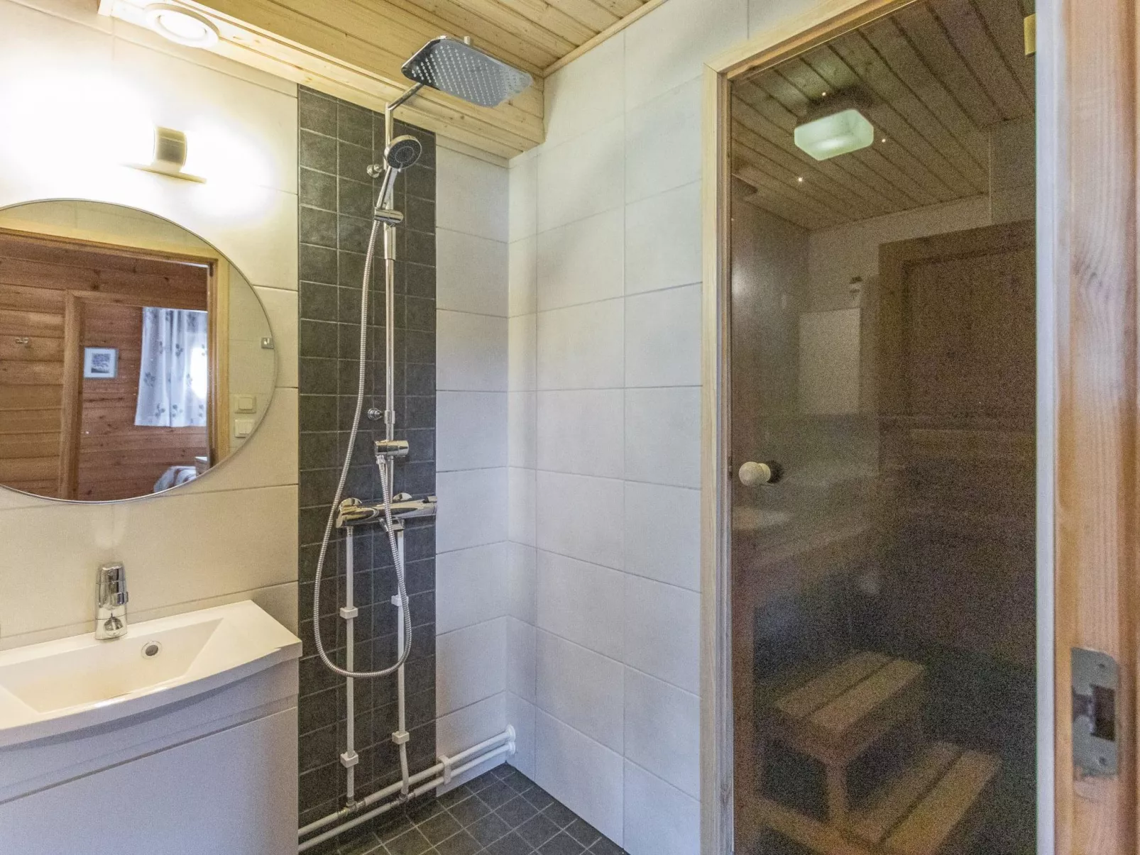 Lomaluola 5a paritalo-Dedans