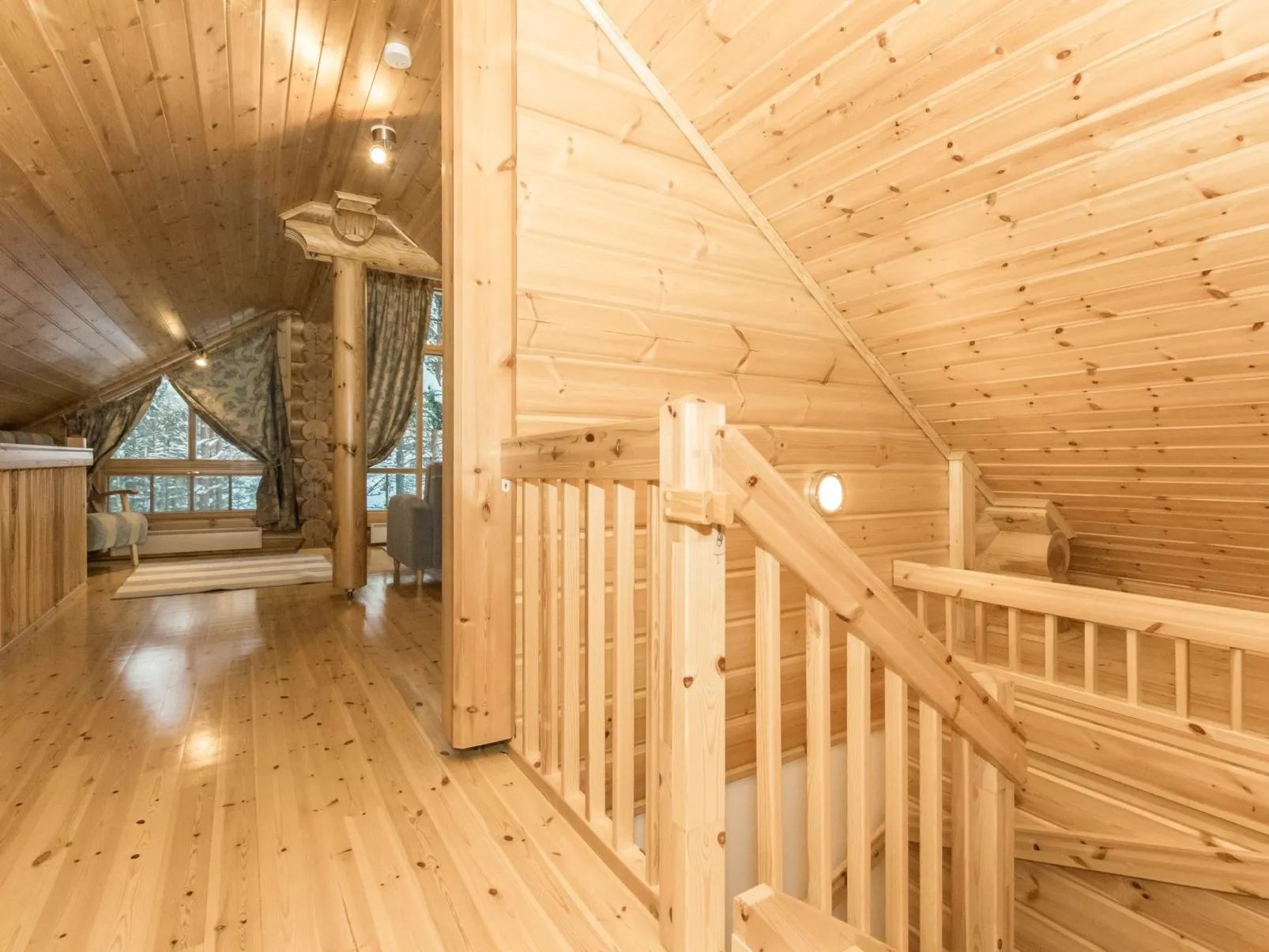 Sateenkaari mökki-Drinnen