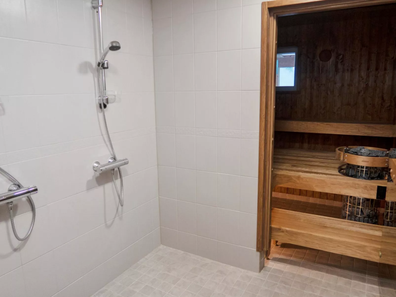 Iso-karpalo b-Dedans