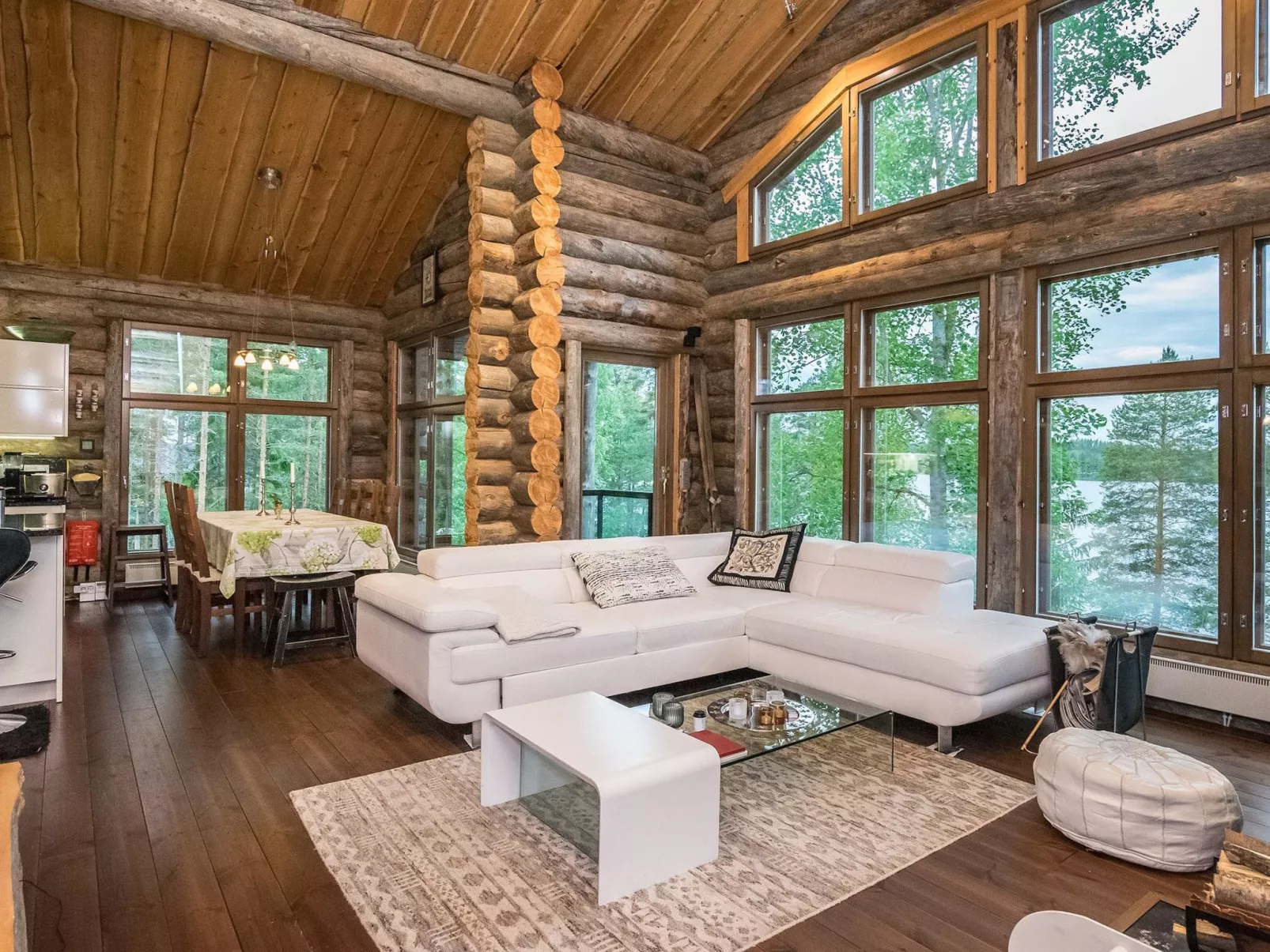 Villa sieponpesä-Drinnen