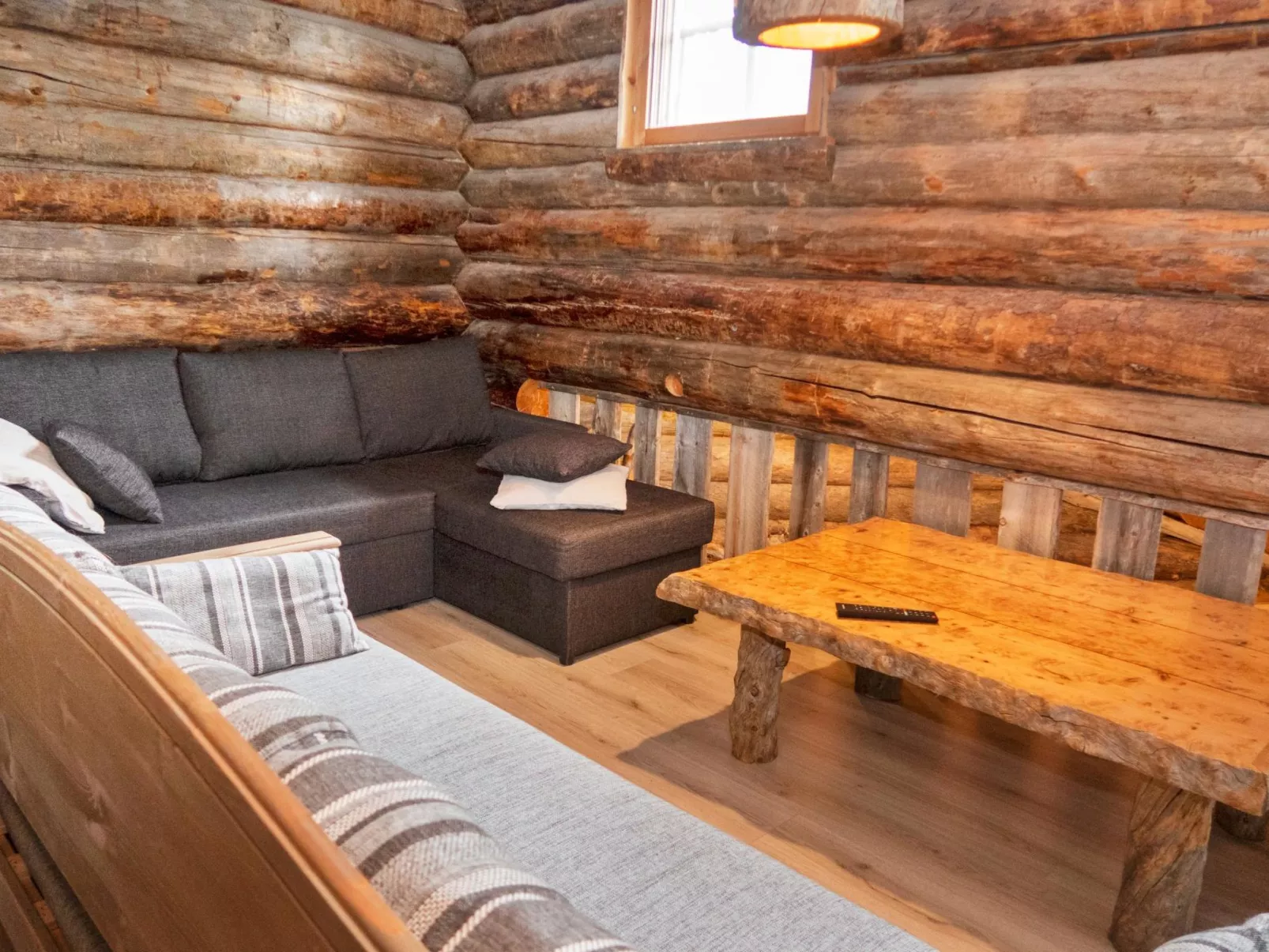 Agenttimajat 1-Dedans