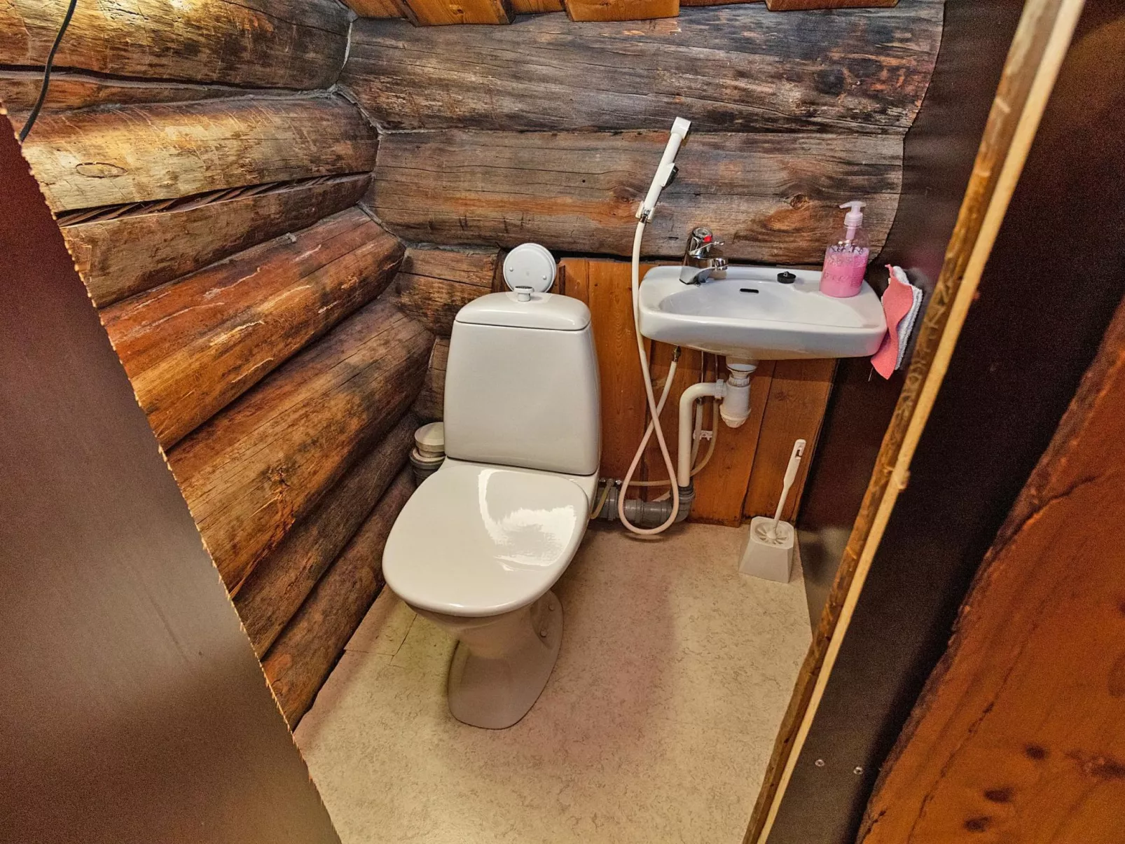 Agenttimajat 2-Dedans