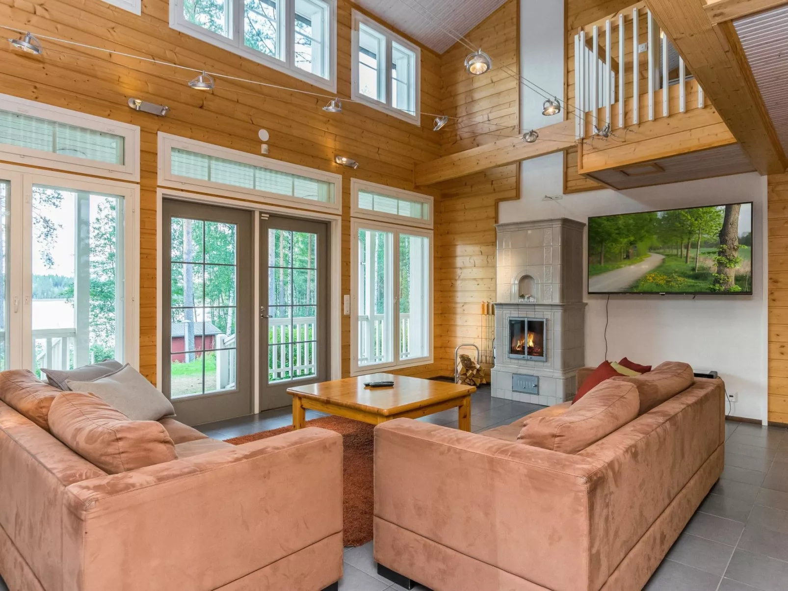 Kartanohuvila-Inside