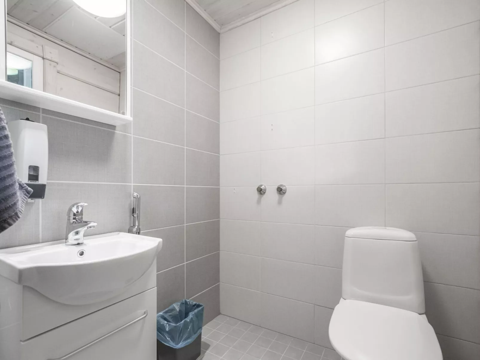 Sinisen tien helmi-Drinnen