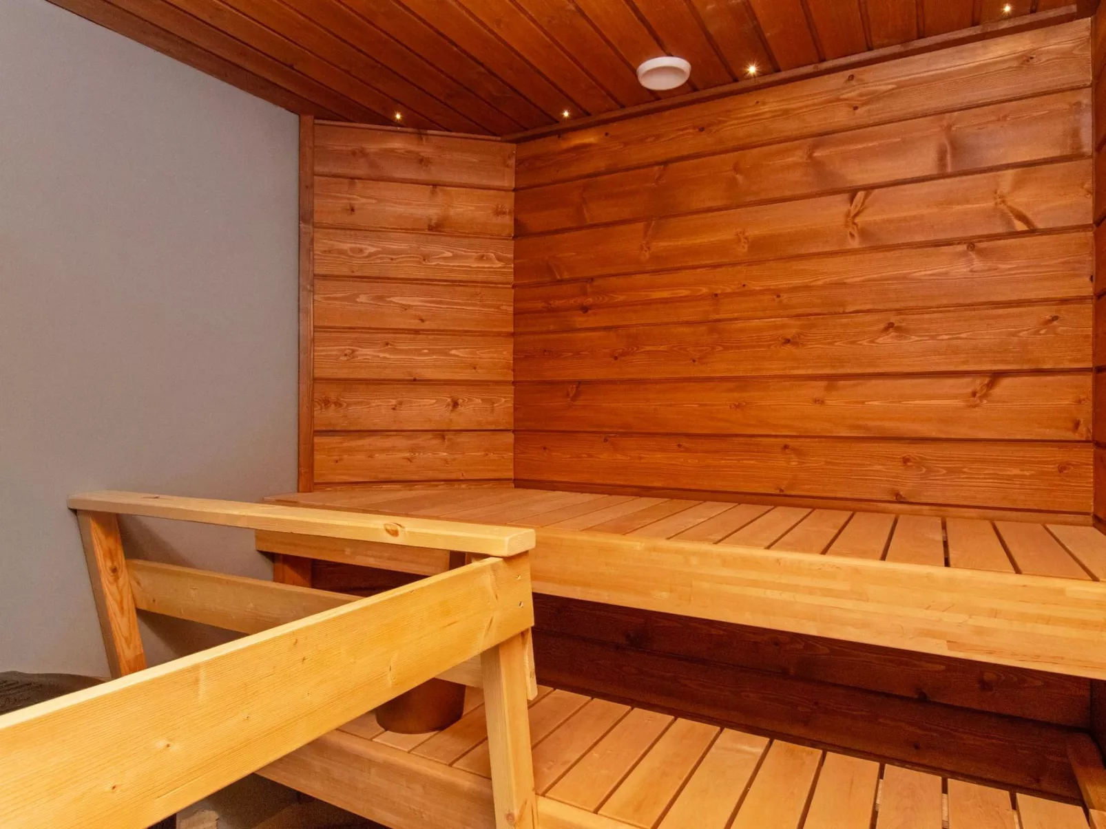 Kaislajärven huvila-Drinnen