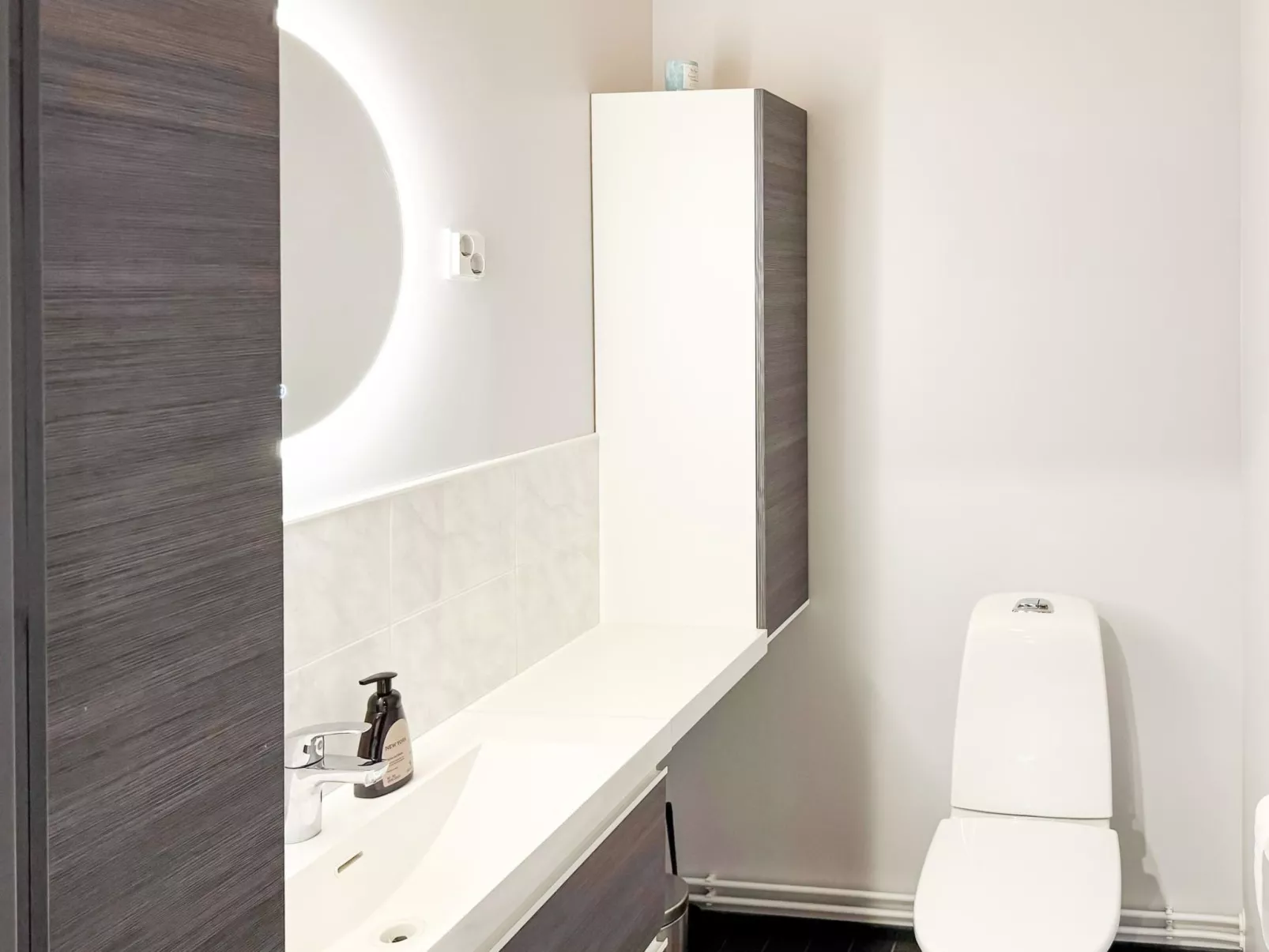 Lakeside villa-Dedans