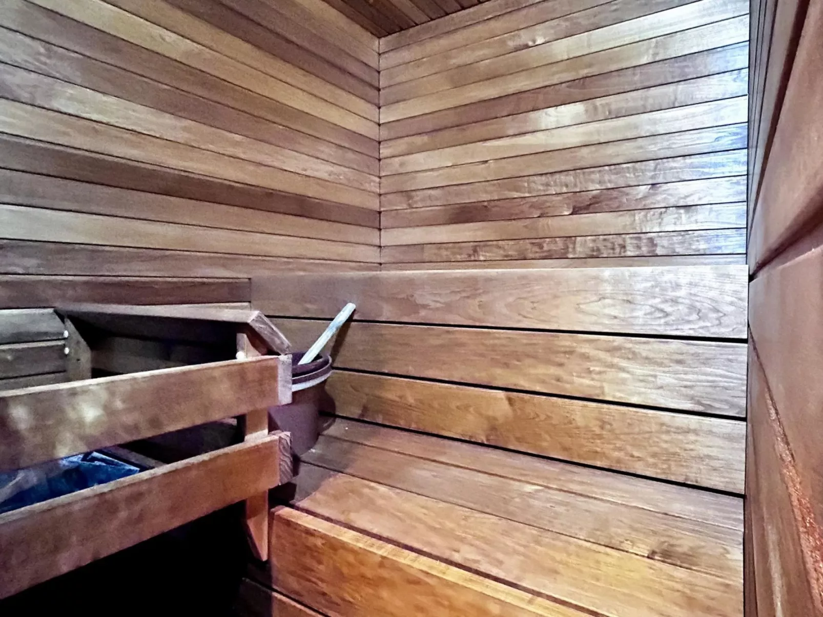 Lomakivakka b6-Dedans