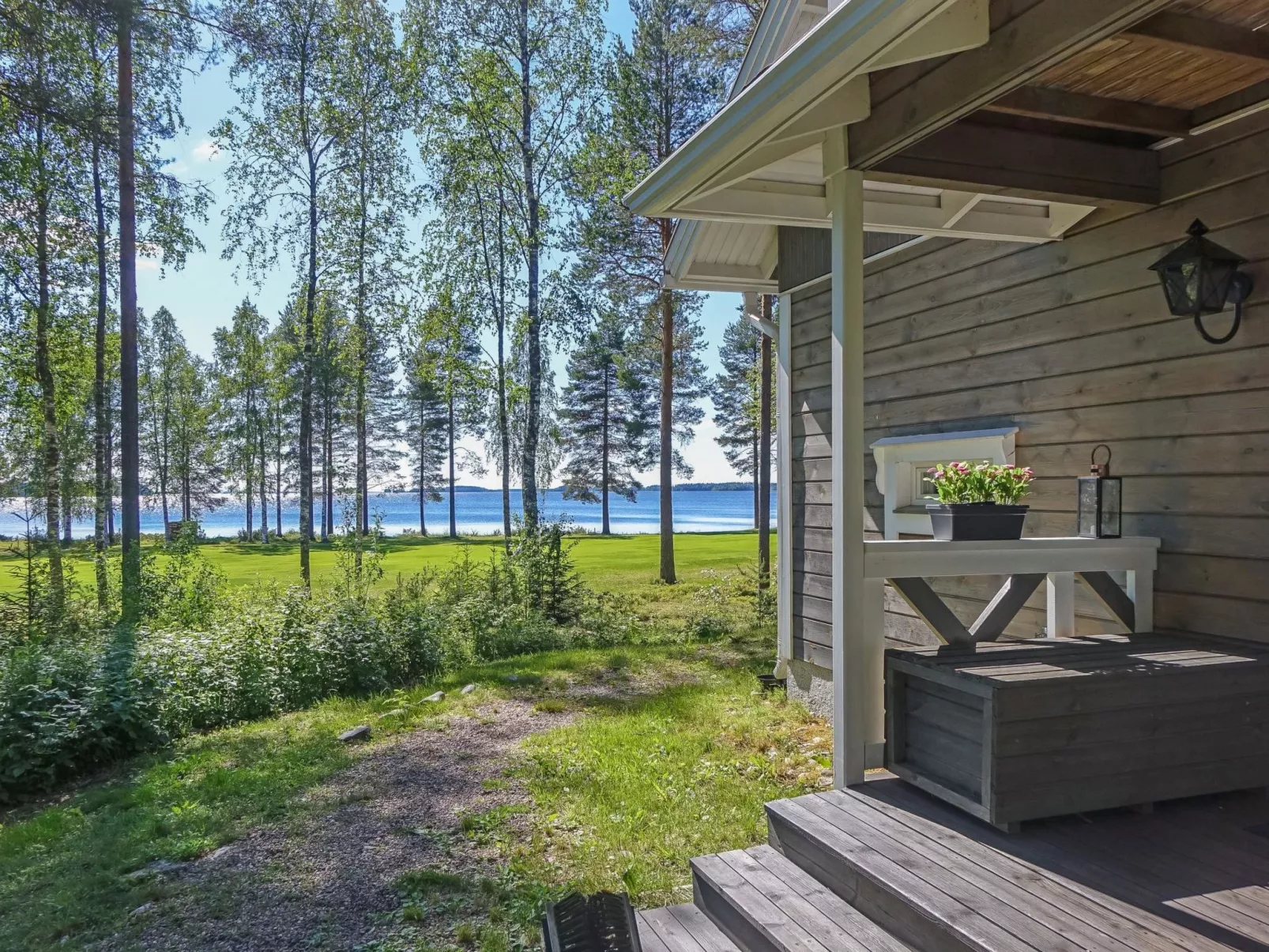 Aallotar kuiskaus-Drinnen