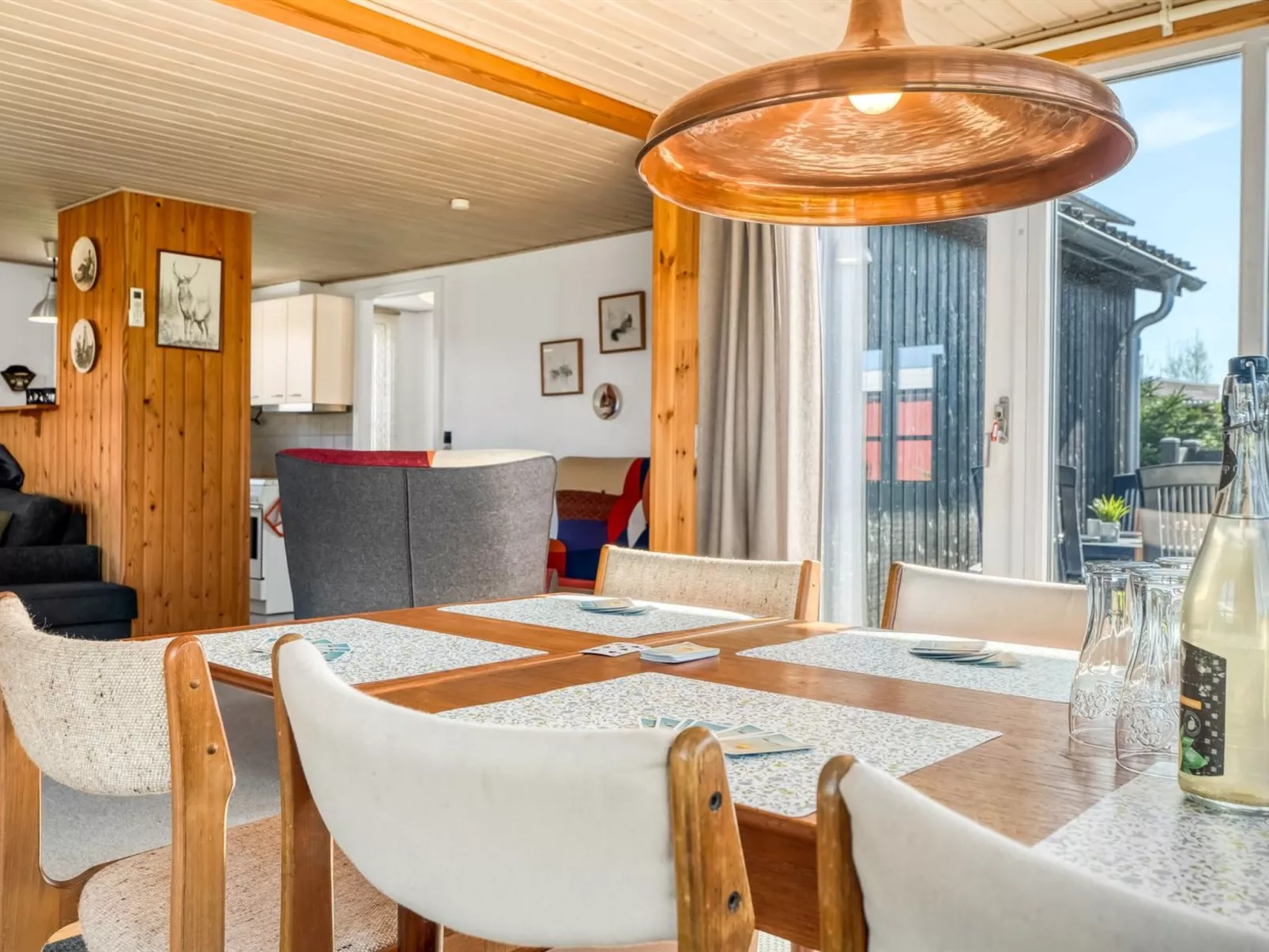 "Yaris" -  from the sea-Drinnen