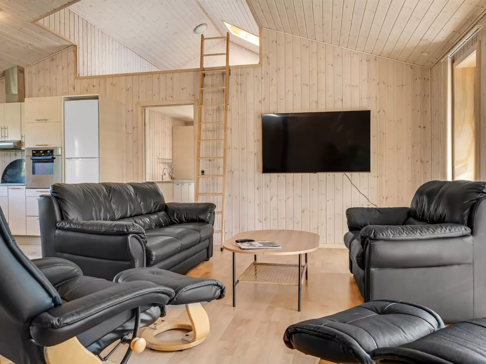 "Elsabet" - 600m to the fjord-Inside