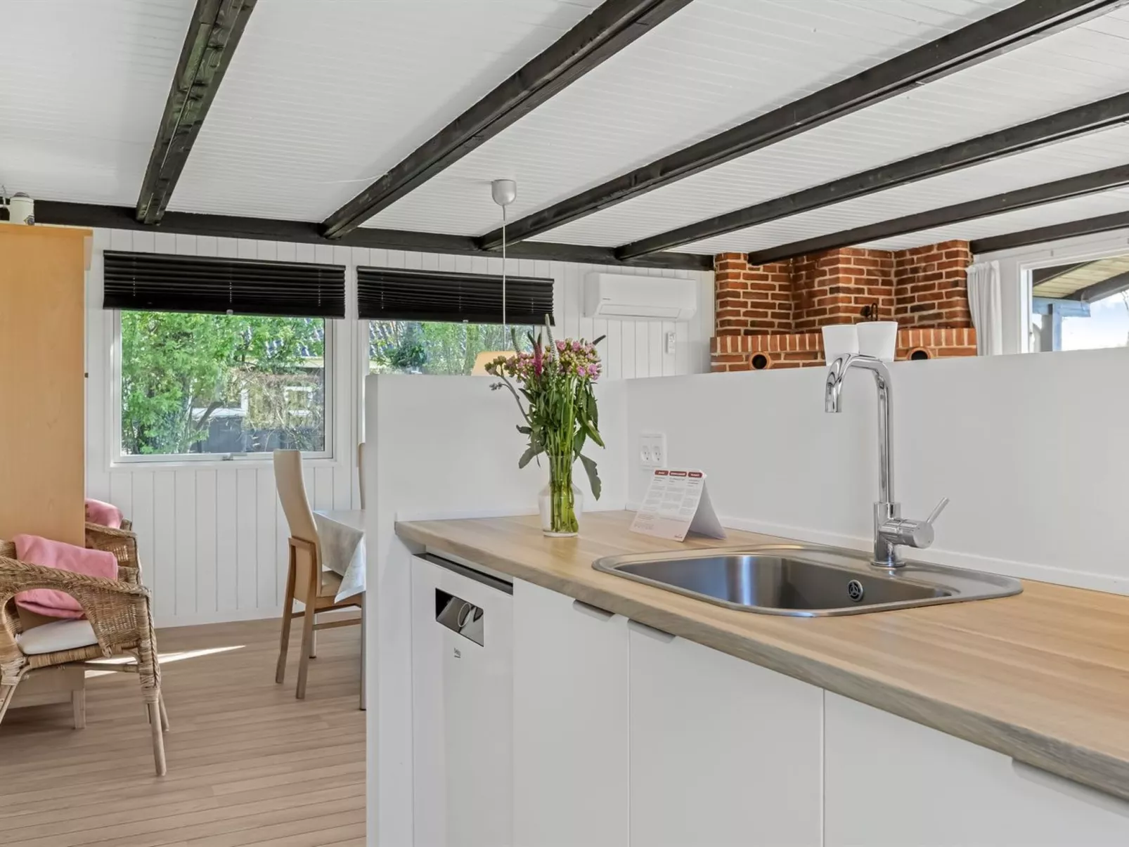 "Ørn" - 5m from the sea-Inside