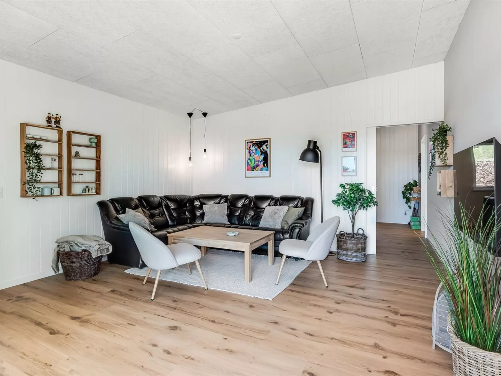 "Arjuna" - 750m from the sea-Inside