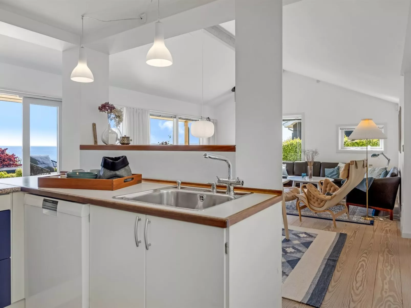 "Tobias" - 45m to the fjord-Drinnen