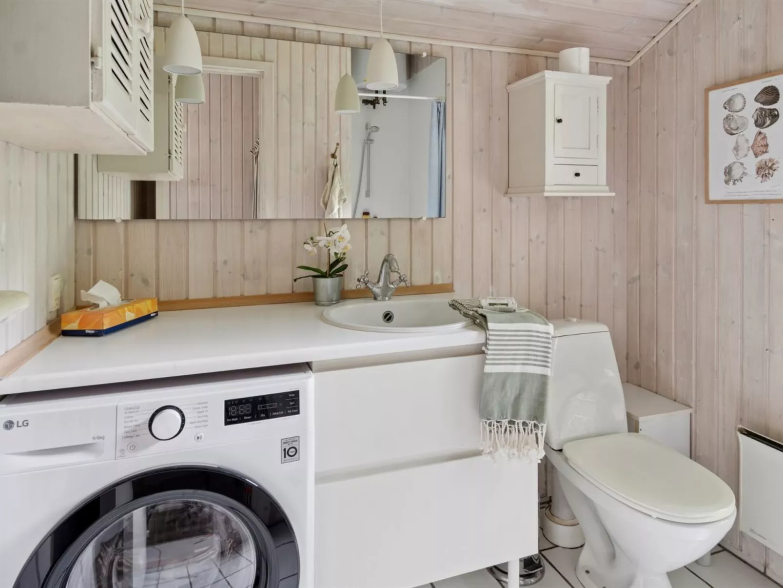 "Tekla" -  from the sea-Drinnen