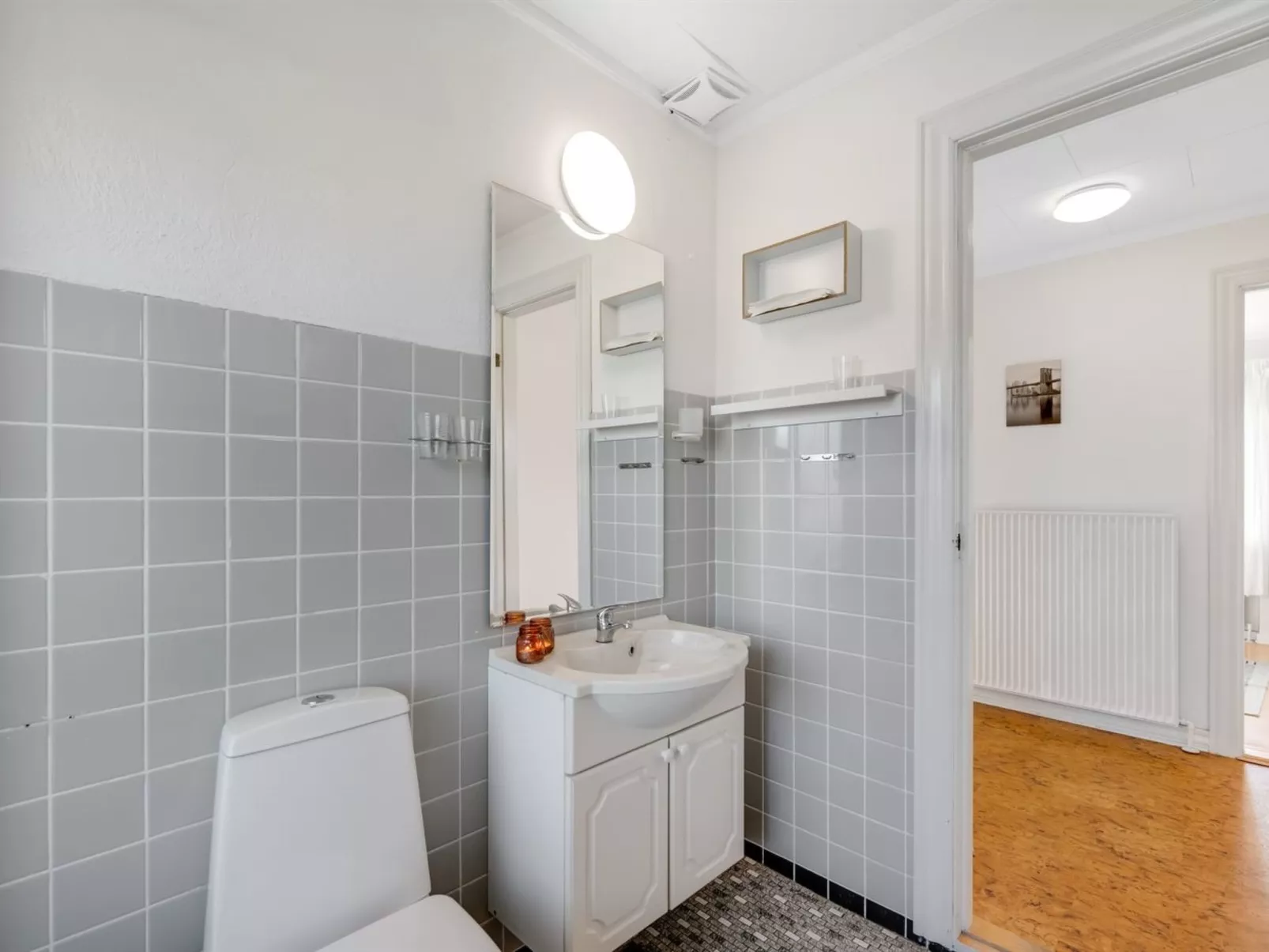 "Svein" - 500m to the fjord-Drinnen