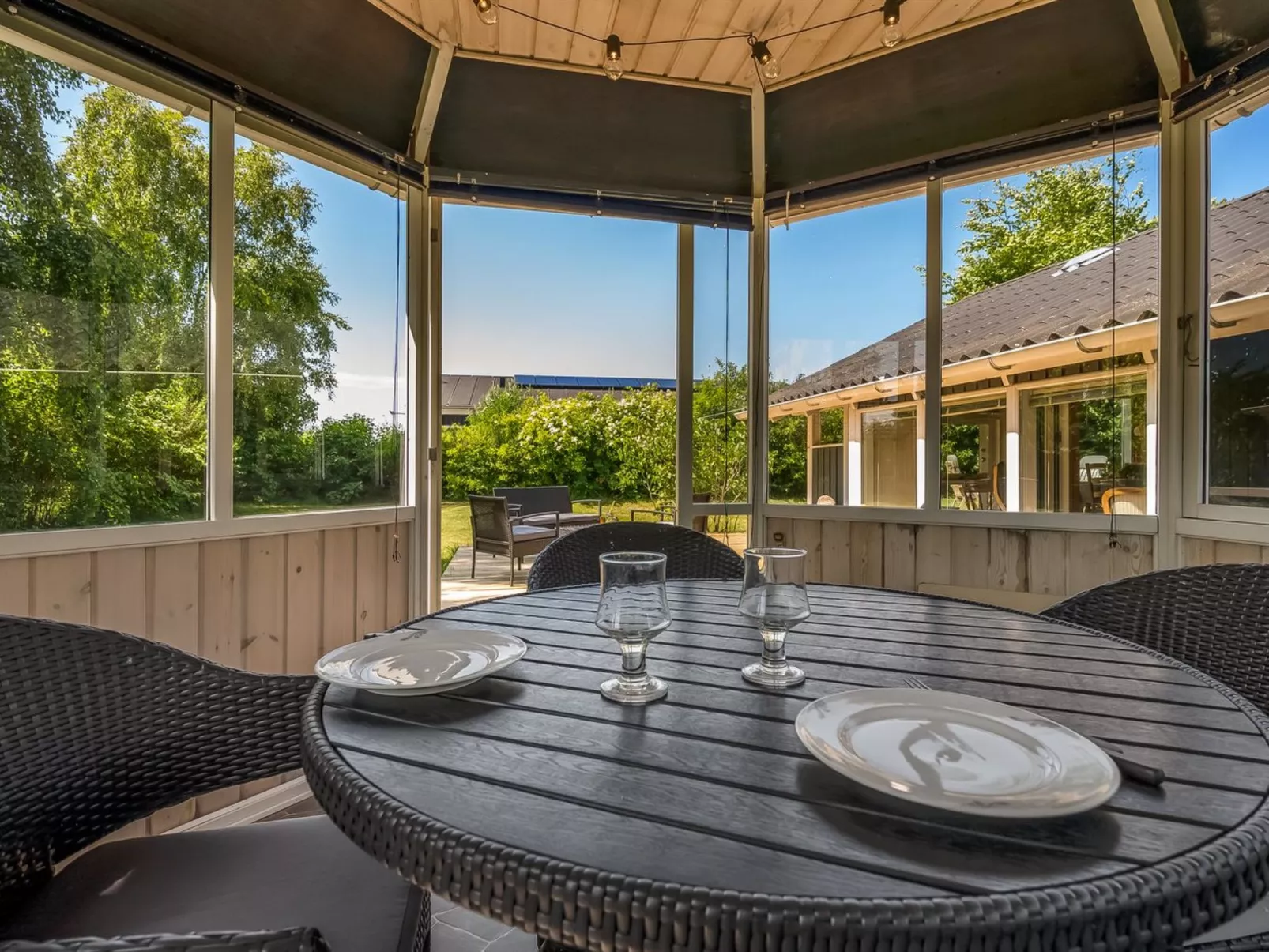 "Leeve" - 1.3km from the sea-Outside