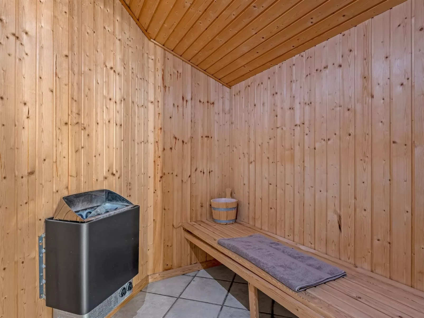 "Batsha" - 1.7km from the sea-Dedans