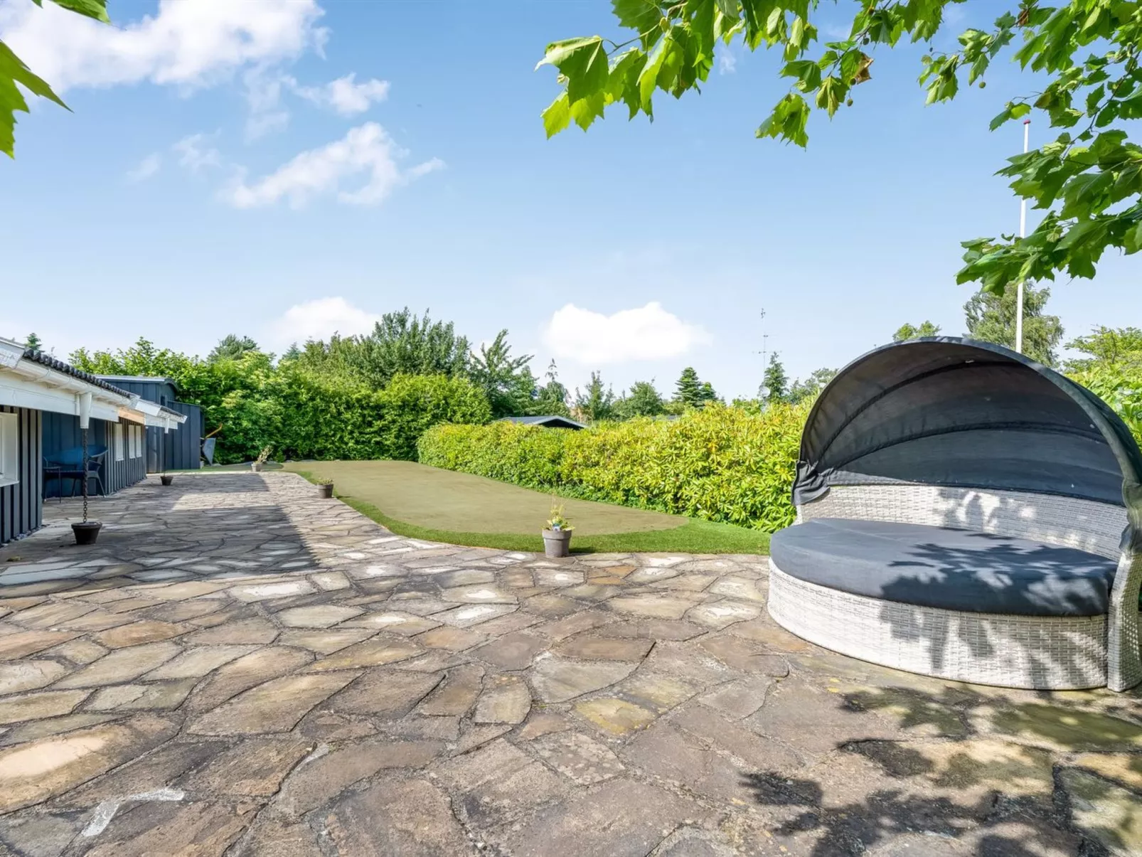 "Ellie" - 700m from the sea-Outside