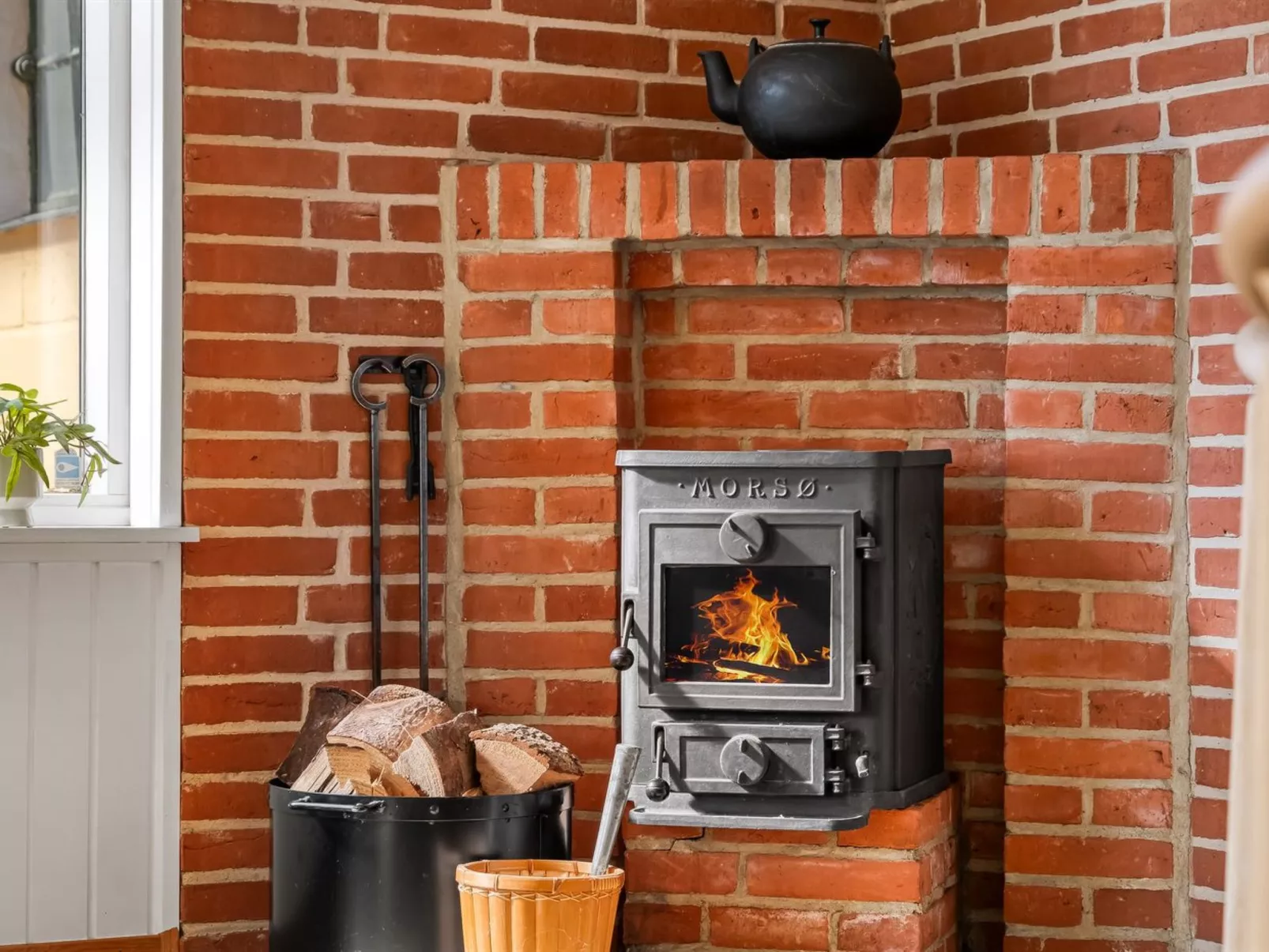 "Lillan" -  from the sea-Inside