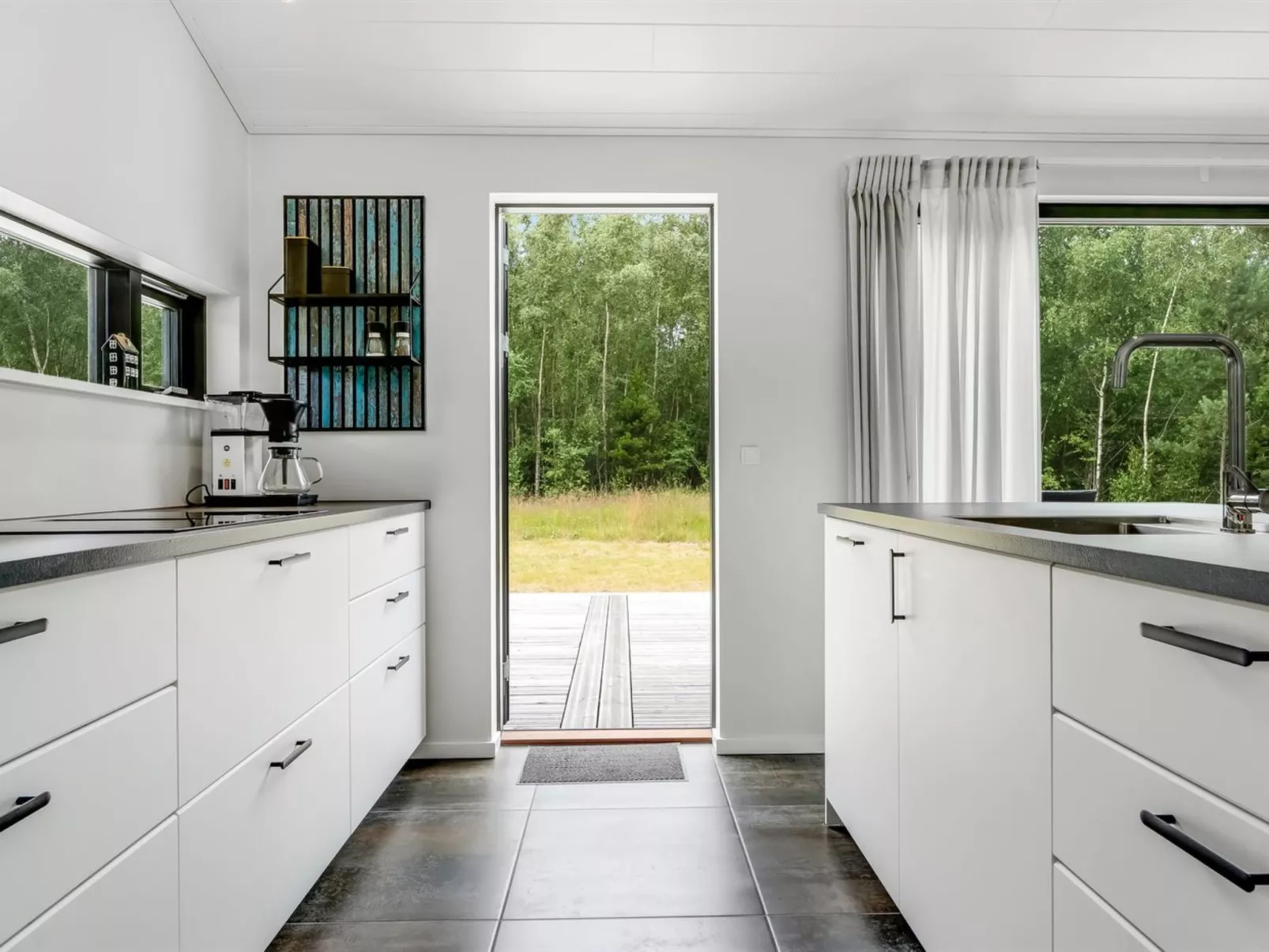 "Sighvat" - 300m from the sea-Drinnen